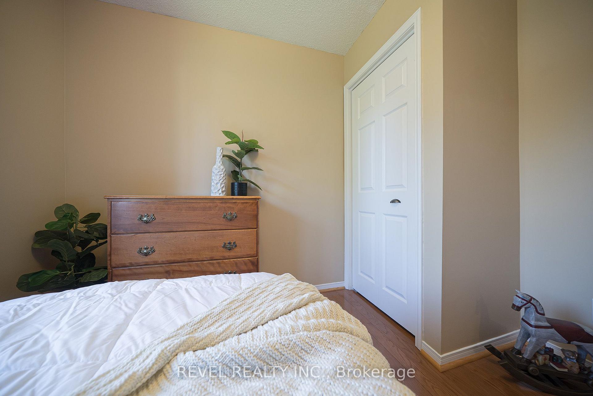 Photo 28 of 54 Dante Crescent, Brantford, Lynden Hills — HOMEH