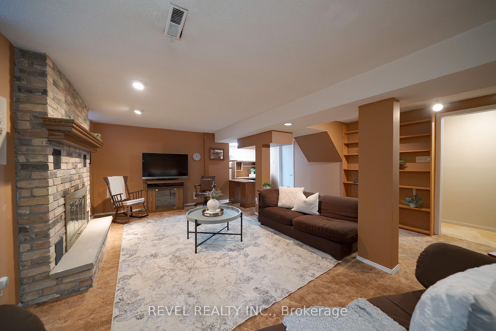 Photo 33 of 54 Dante Crescent, Brantford, Lynden Hills — HOMEH