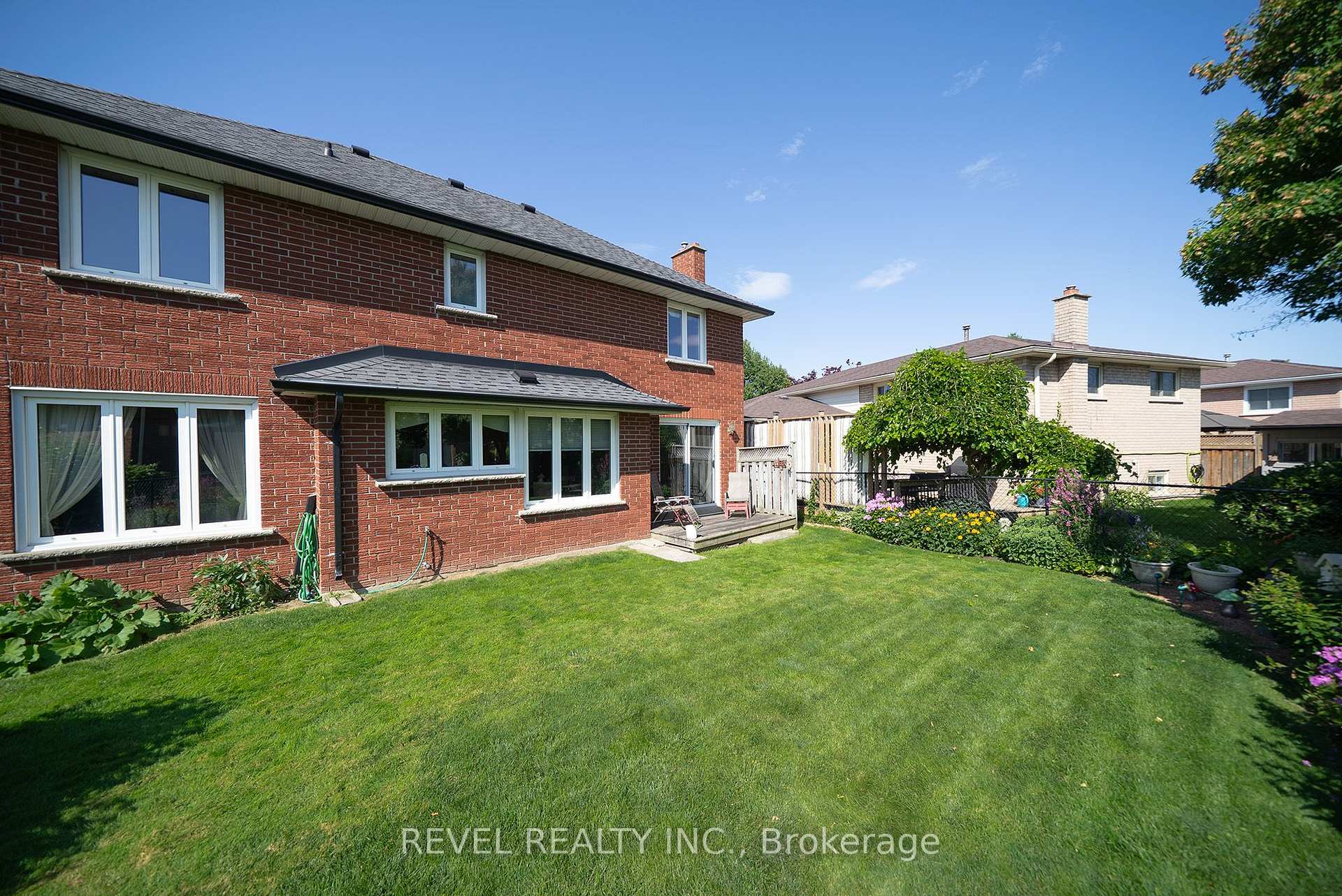 Photo 35 of 54 Dante Crescent, Brantford, Lynden Hills — HOMEH