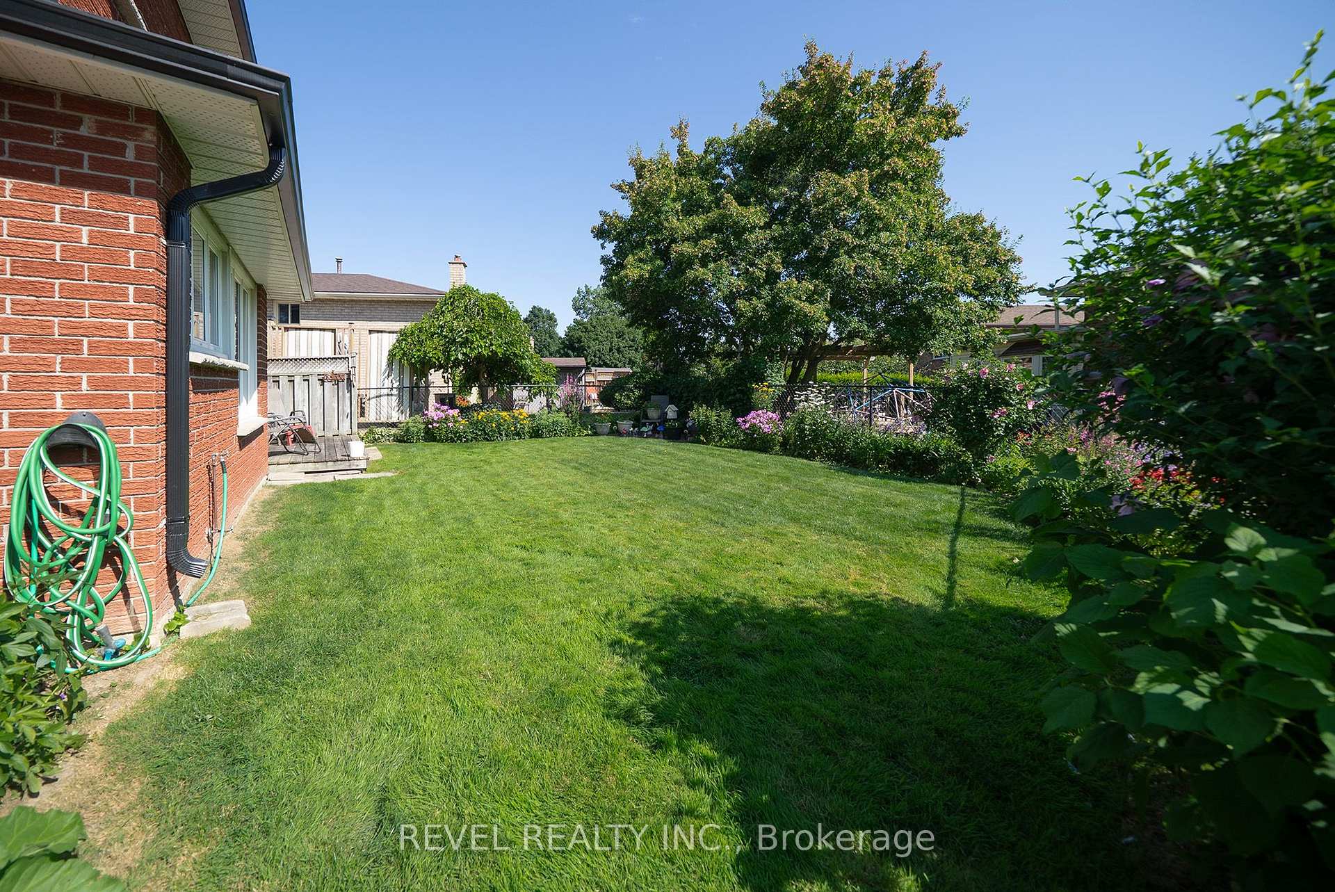 Photo 36 of 54 Dante Crescent, Brantford, Lynden Hills — HOMEH