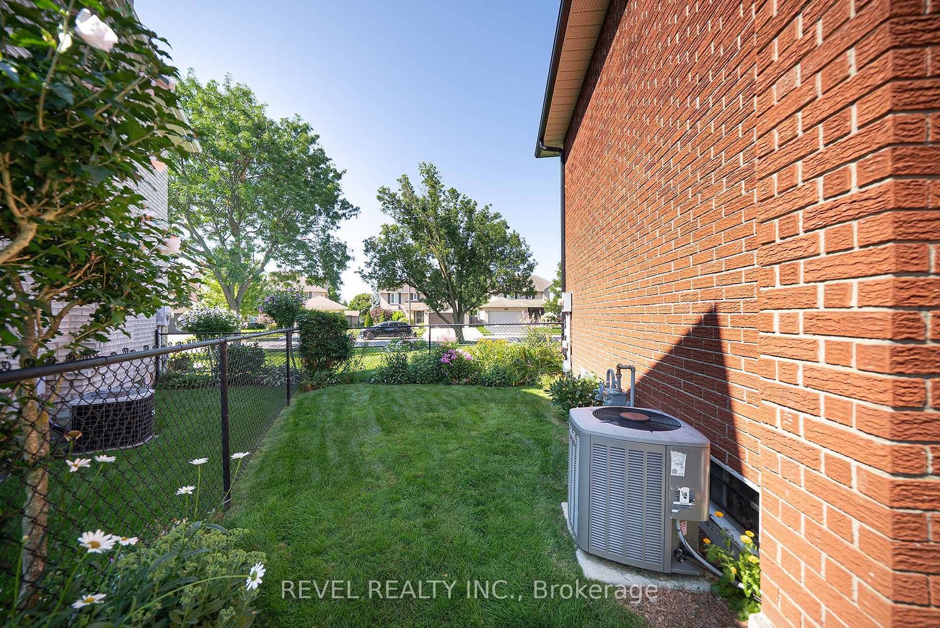 Photo 37 of 54 Dante Crescent, Brantford, Lynden Hills — HOMEH