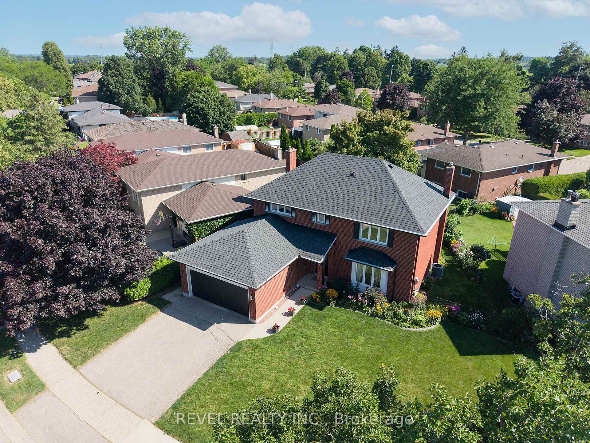 Photo 42 of 54 Dante Crescent, Brantford, Lynden Hills — HOMEH