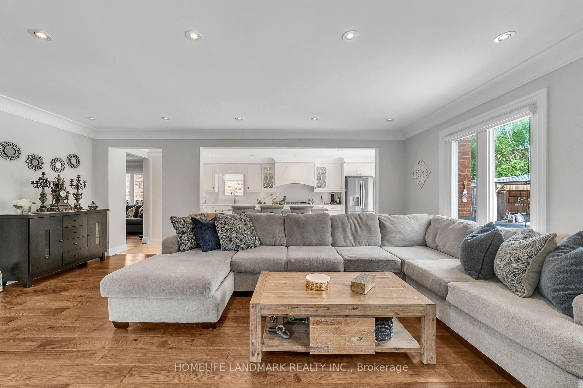 Photo 10 of 36 Coldstream Crescent, Richmond Hill, Devonsleigh — HOMEH