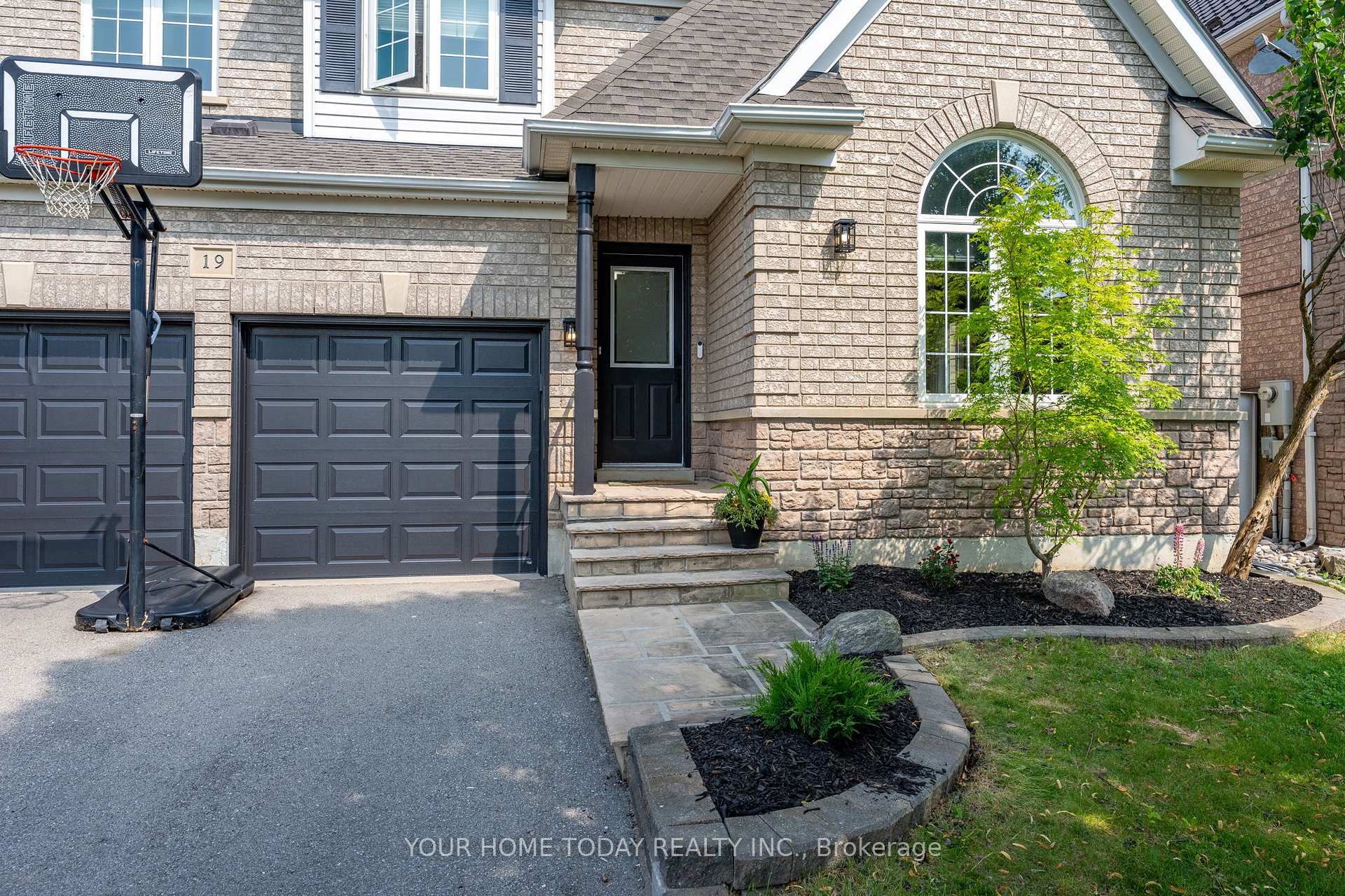 Photo 5 of 19 McNally Street, Halton Hills, Georgetown — HOMEH