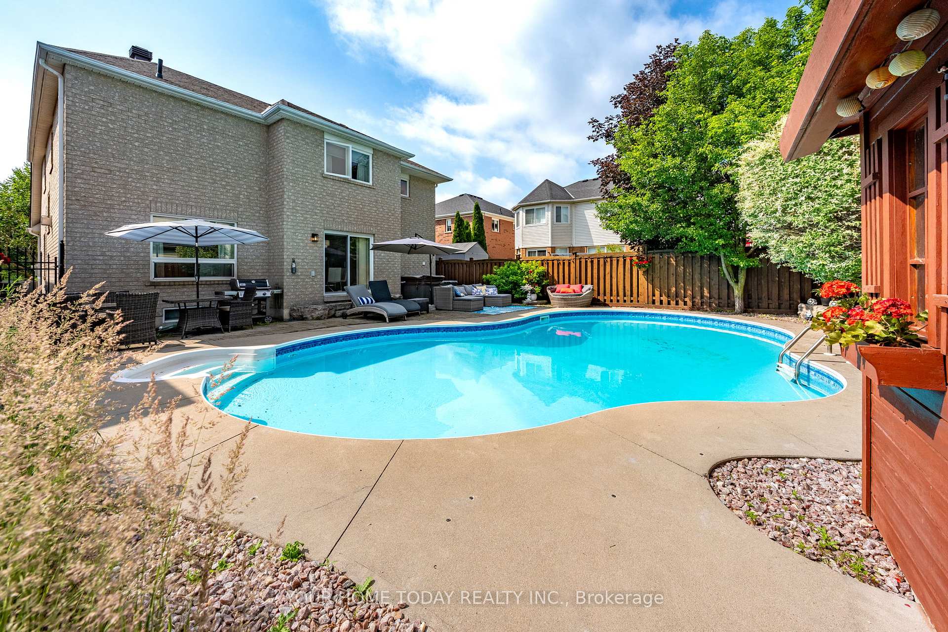 Photo 43 of 19 McNally Street, Halton Hills, Georgetown — HOMEH