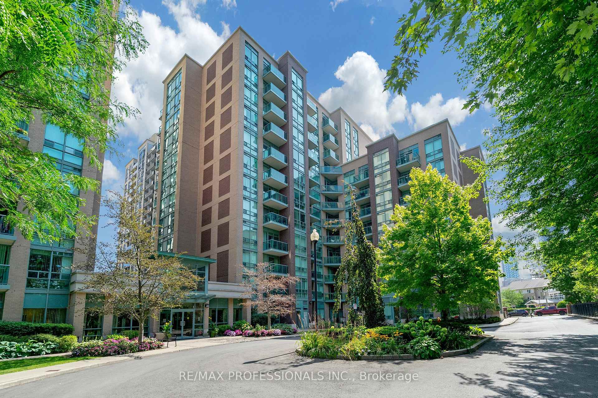 Photo 1 of Unit 402, 9 Michael Power Place, Etobicoke, Islington-City Centre West — HOMEH
