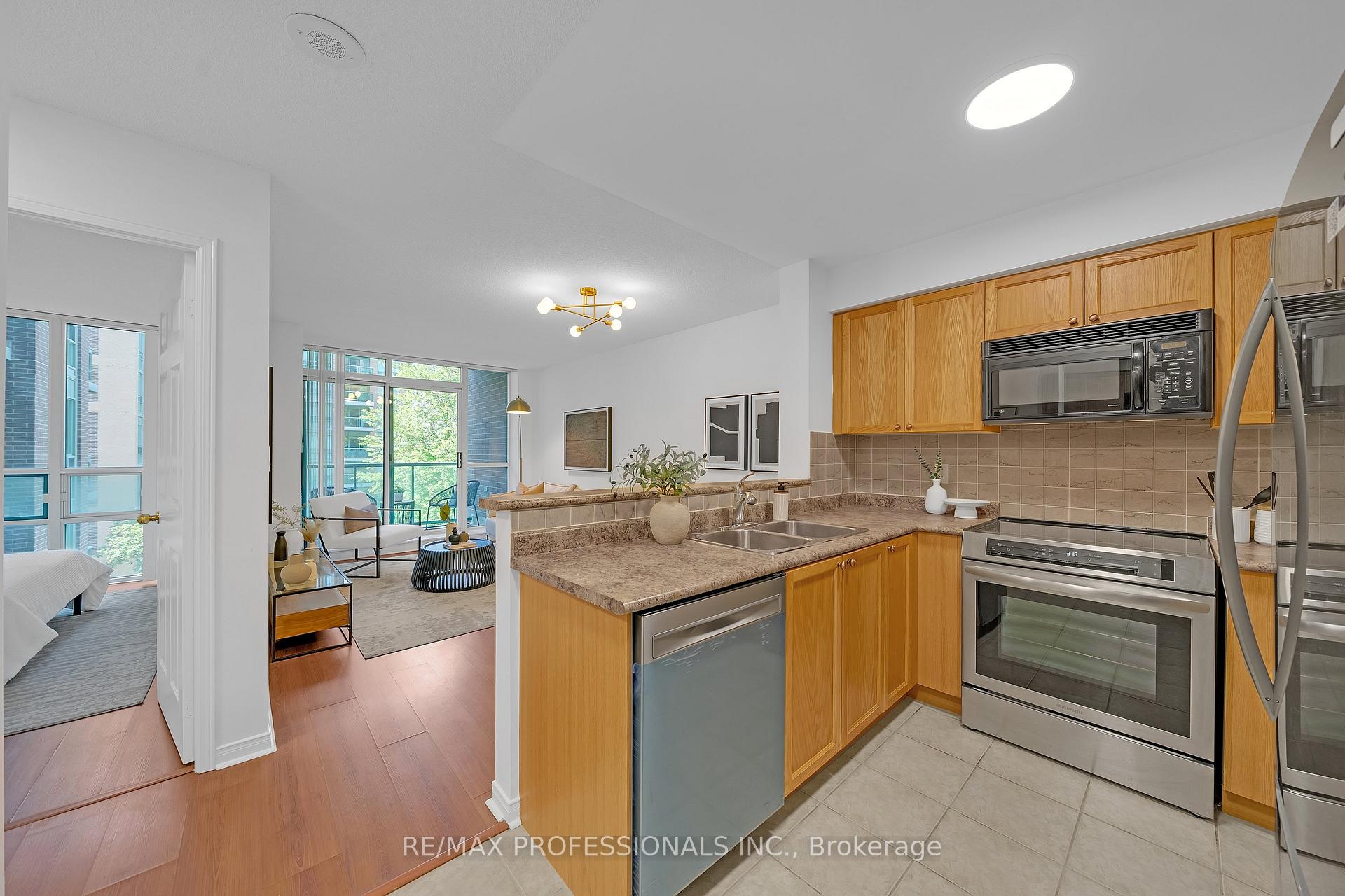 Photo 4 of Unit 402, 9 Michael Power Place, Etobicoke, Islington-City Centre West — HOMEH