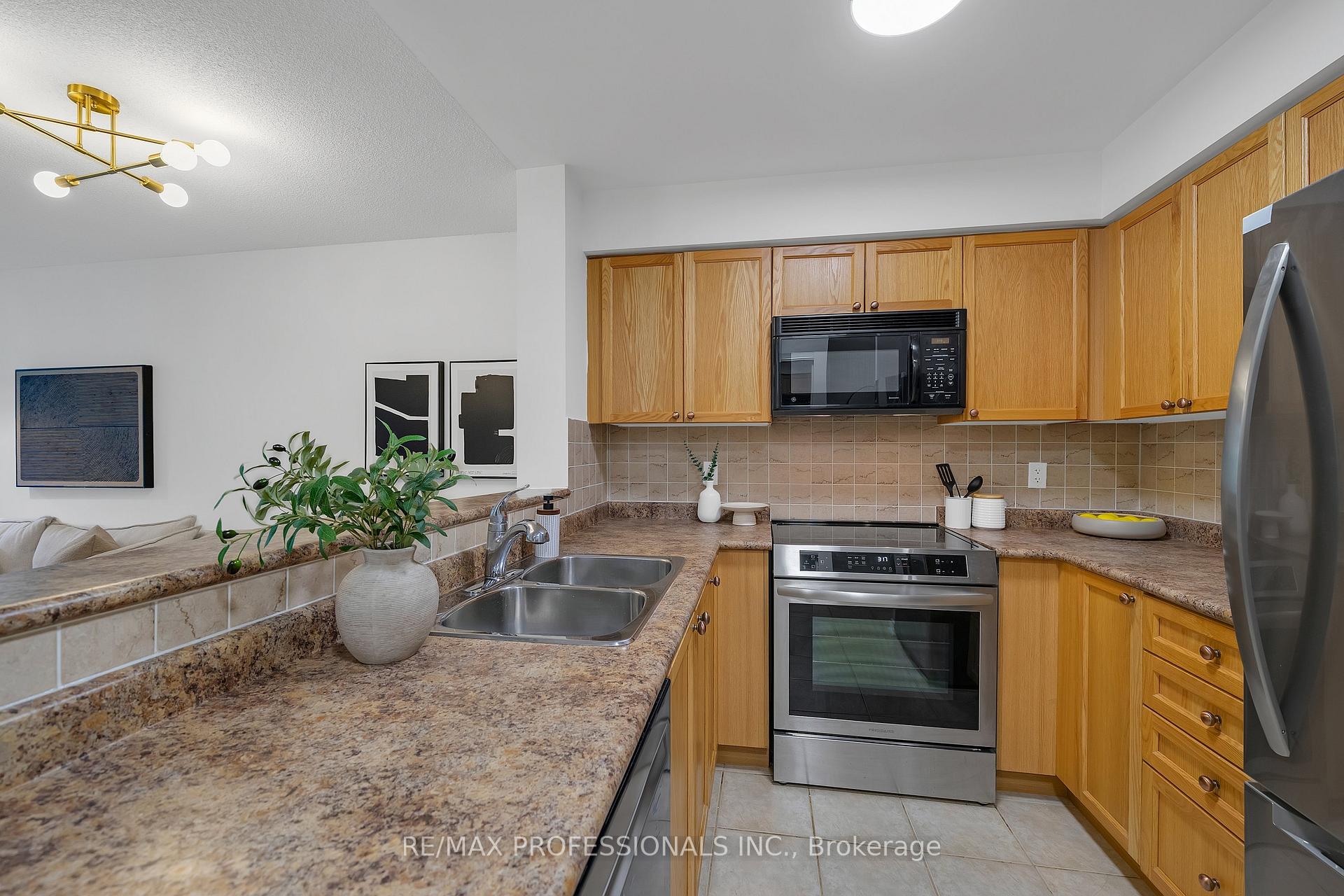 Photo 5 of Unit 402, 9 Michael Power Place, Etobicoke, Islington-City Centre West — HOMEH
