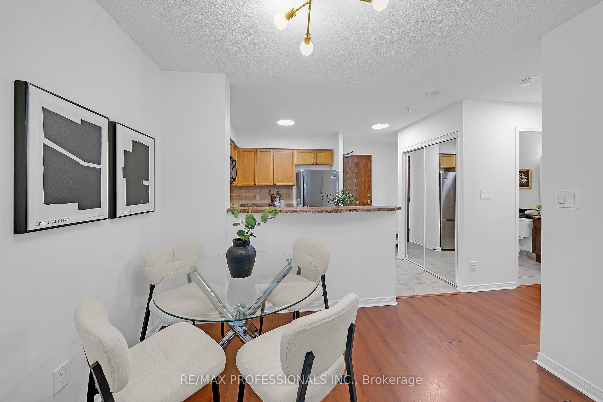 Photo 7 of Unit 402, 9 Michael Power Place, Etobicoke, Islington-City Centre West — HOMEH