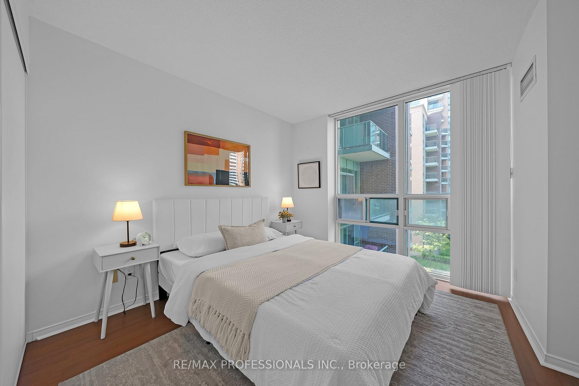 Photo 8 of Unit 402, 9 Michael Power Place, Etobicoke, Islington-City Centre West — HOMEH