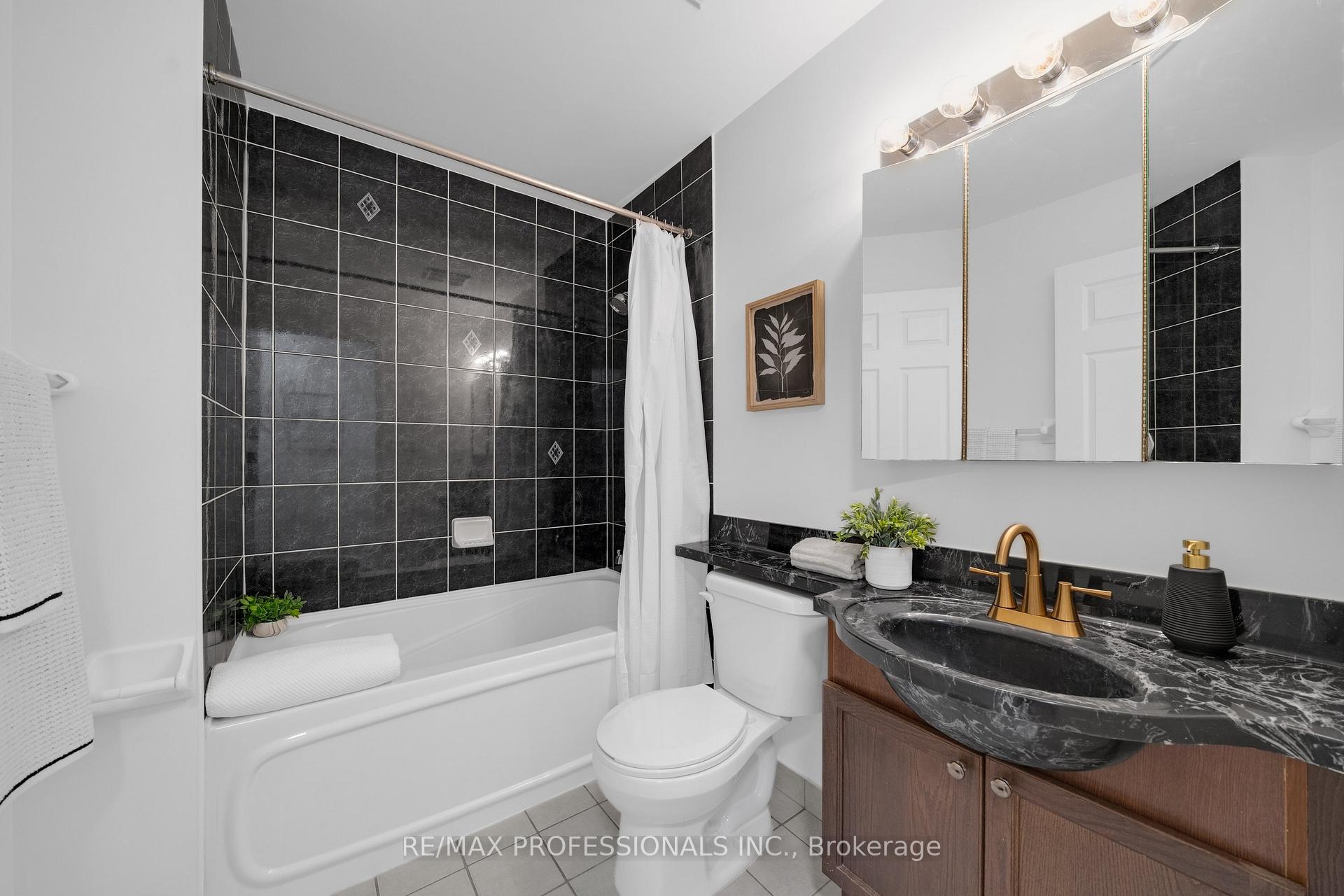 Photo 9 of Unit 402, 9 Michael Power Place, Etobicoke, Islington-City Centre West — HOMEH