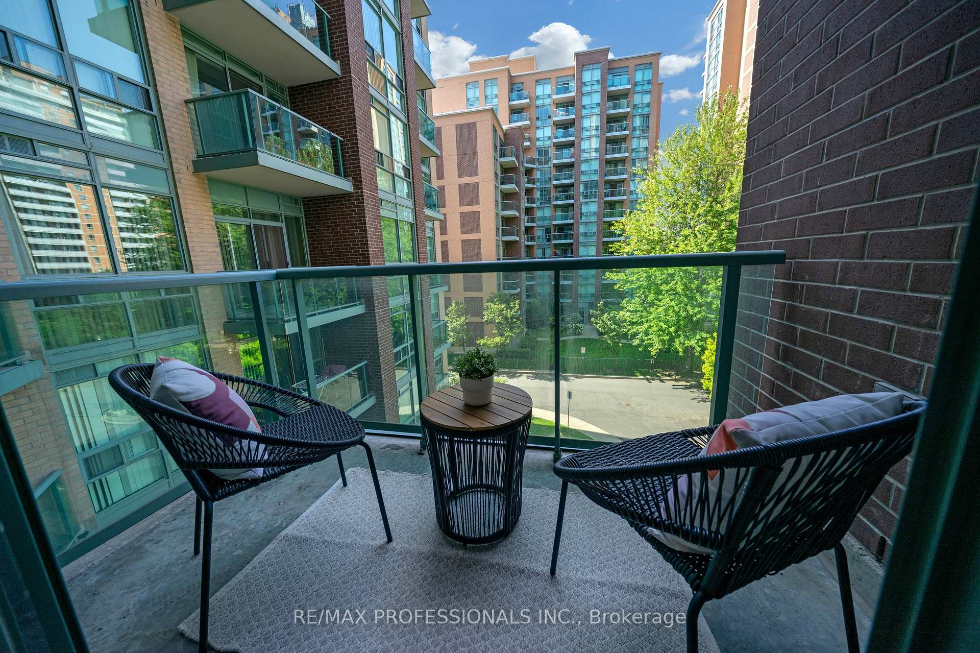 Photo 11 of Unit 402, 9 Michael Power Place, Etobicoke, Islington-City Centre West — HOMEH