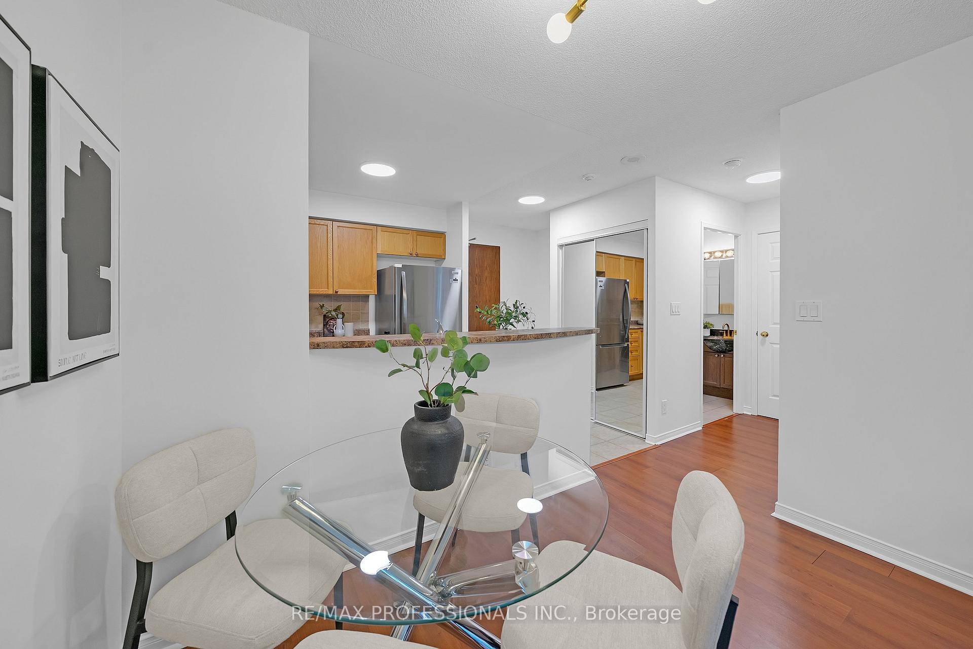 Photo 22 of Unit 402, 9 Michael Power Place, Etobicoke, Islington-City Centre West — HOMEH