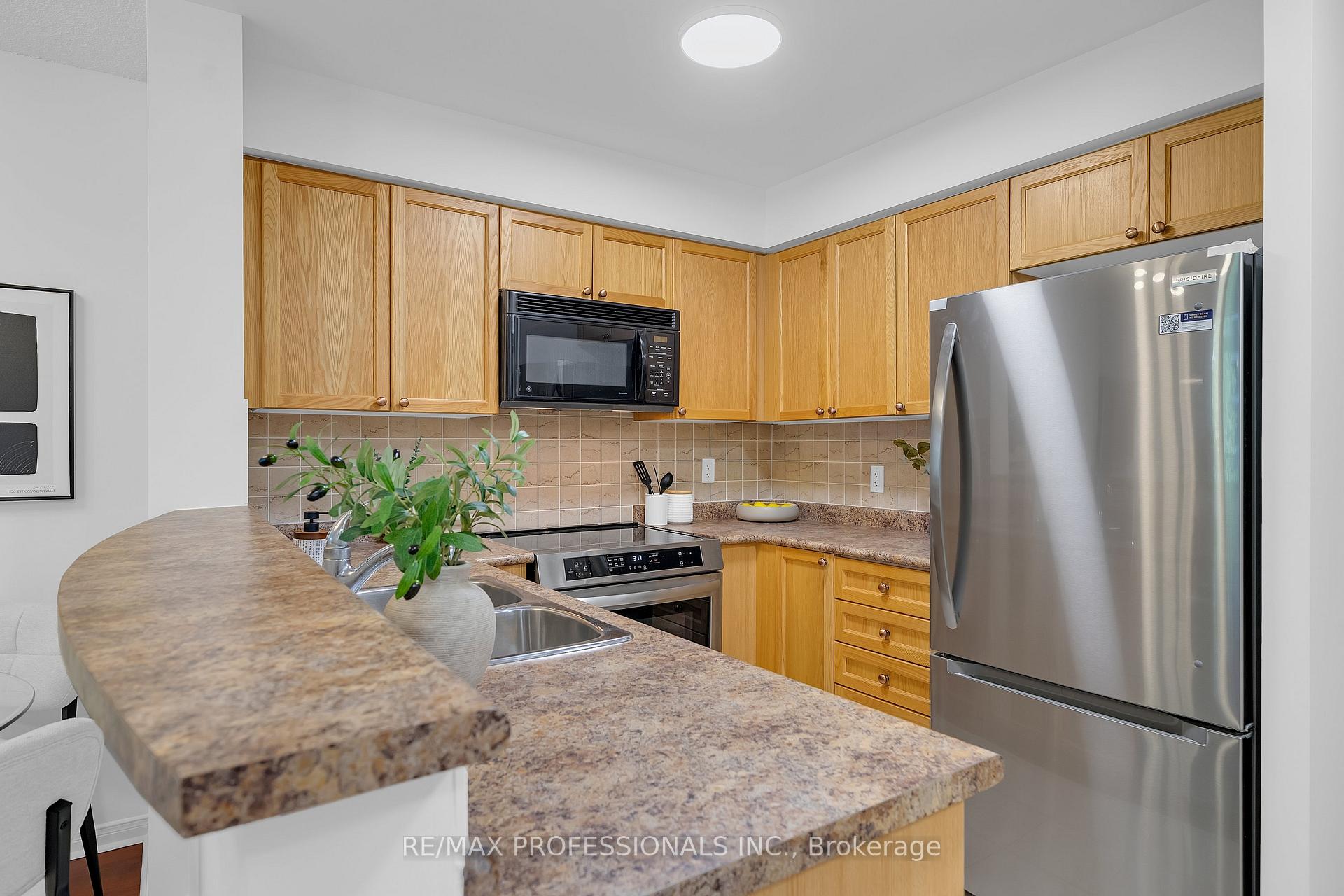 Photo 24 of Unit 402, 9 Michael Power Place, Etobicoke, Islington-City Centre West — HOMEH