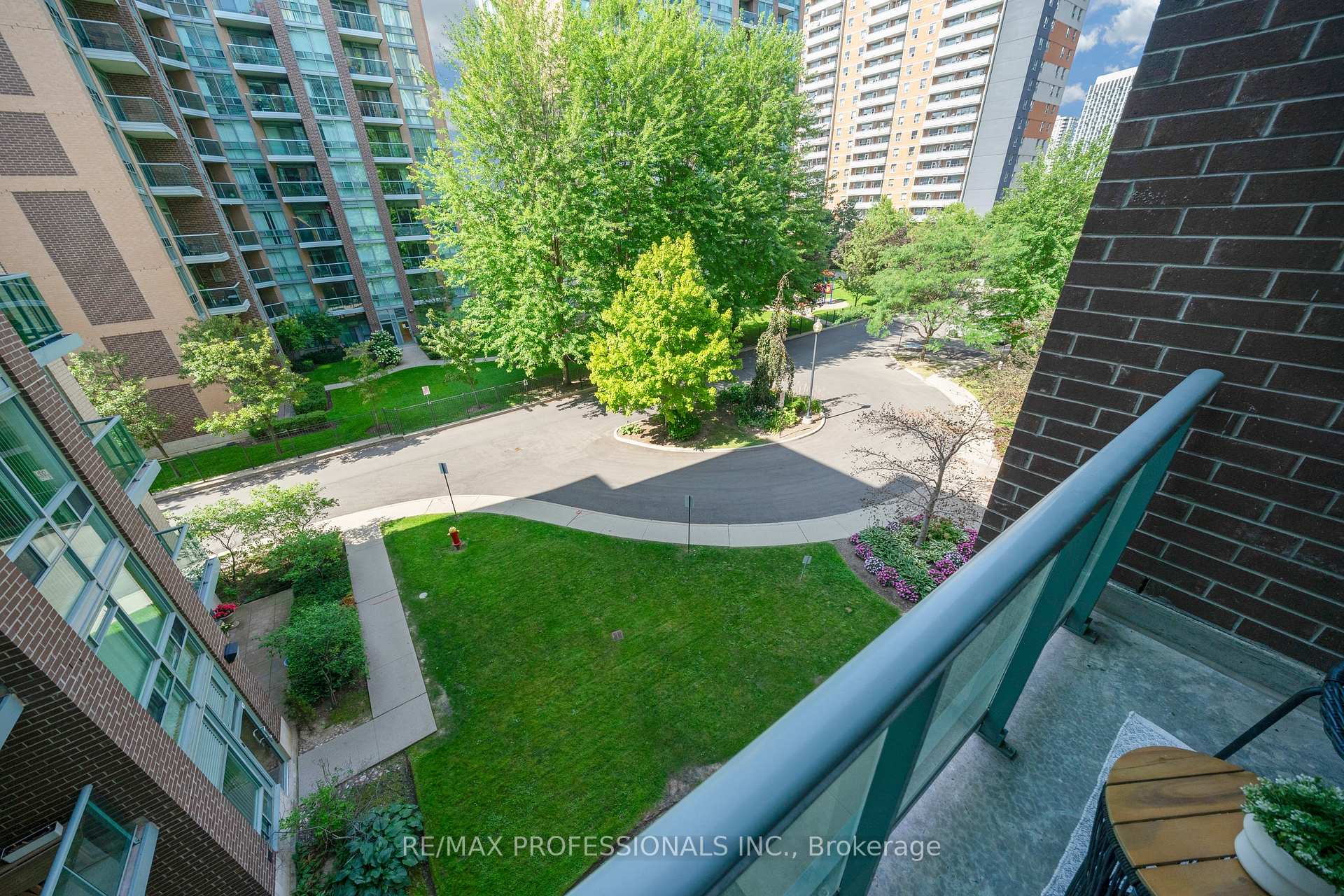Photo 27 of Unit 402, 9 Michael Power Place, Etobicoke, Islington-City Centre West — HOMEH