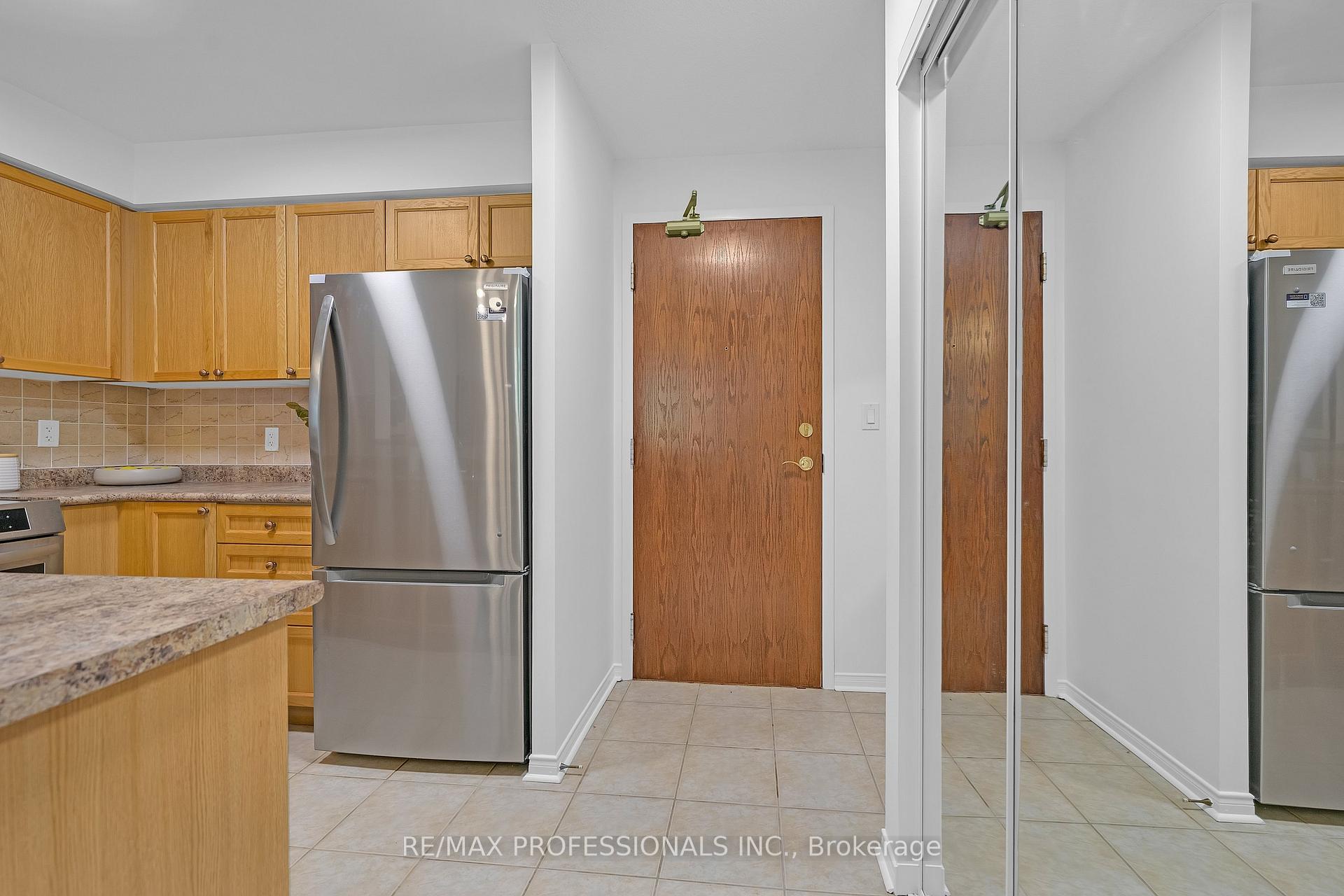 Photo 32 of Unit 402, 9 Michael Power Place, Etobicoke, Islington-City Centre West — HOMEH