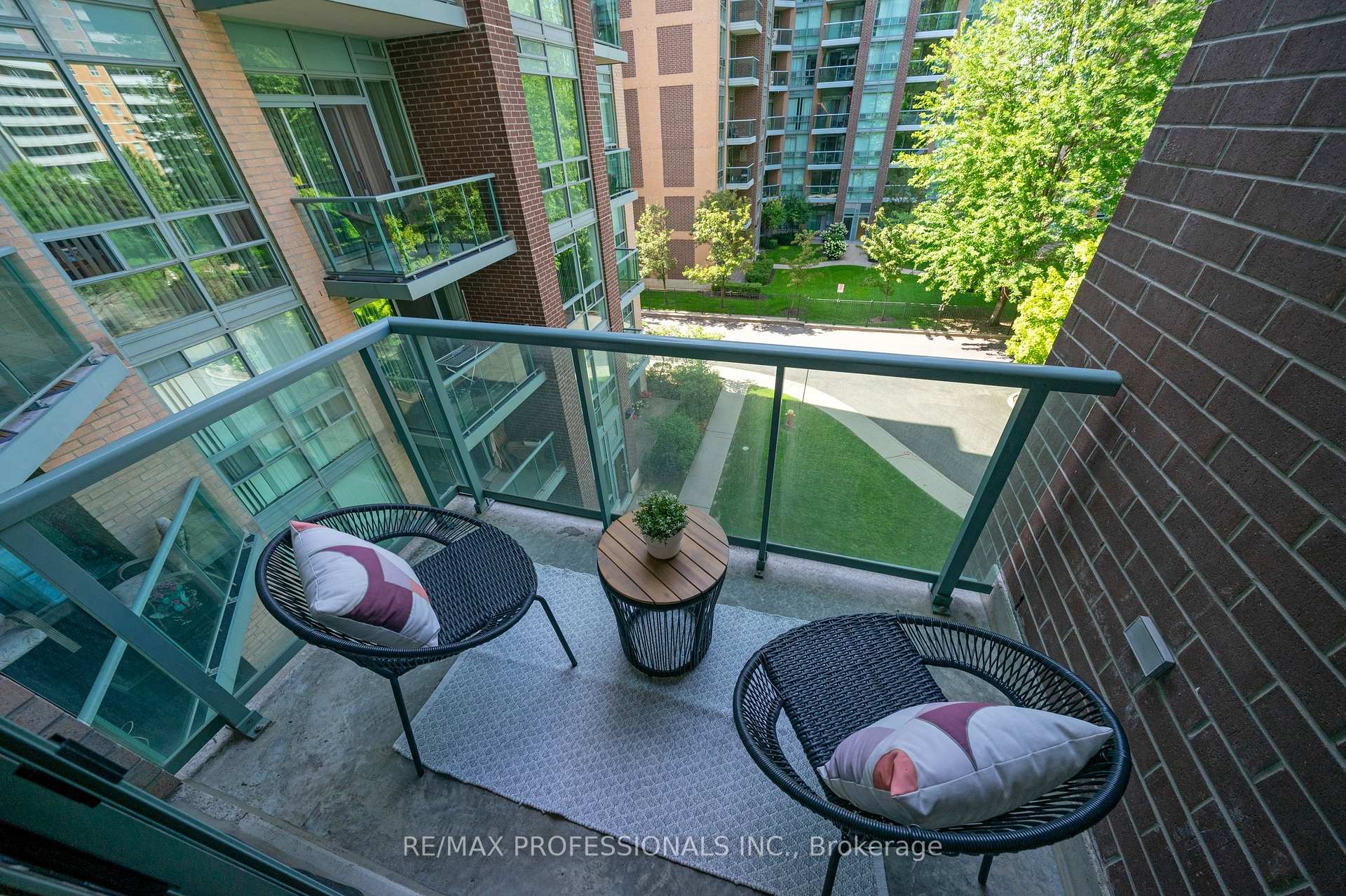 Photo 33 of Unit 402, 9 Michael Power Place, Etobicoke, Islington-City Centre West — HOMEH