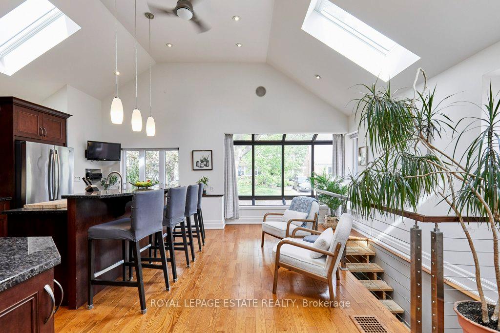 Photo 2 of 10 Queensgrove Road, Scarborough, Birchcliffe-Cliffside — HOMEH