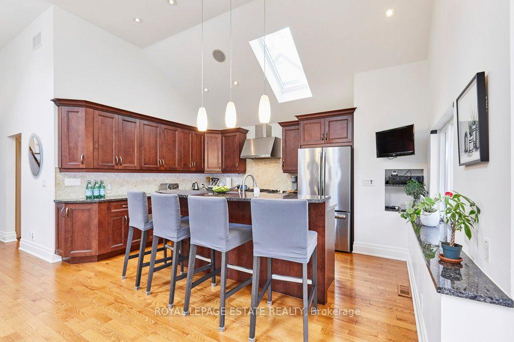 Photo 11 of 10 Queensgrove Road, Scarborough, Birchcliffe-Cliffside — HOMEH