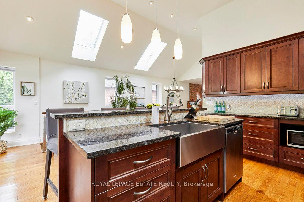 Photo 12 of 10 Queensgrove Road, Scarborough, Birchcliffe-Cliffside — HOMEH