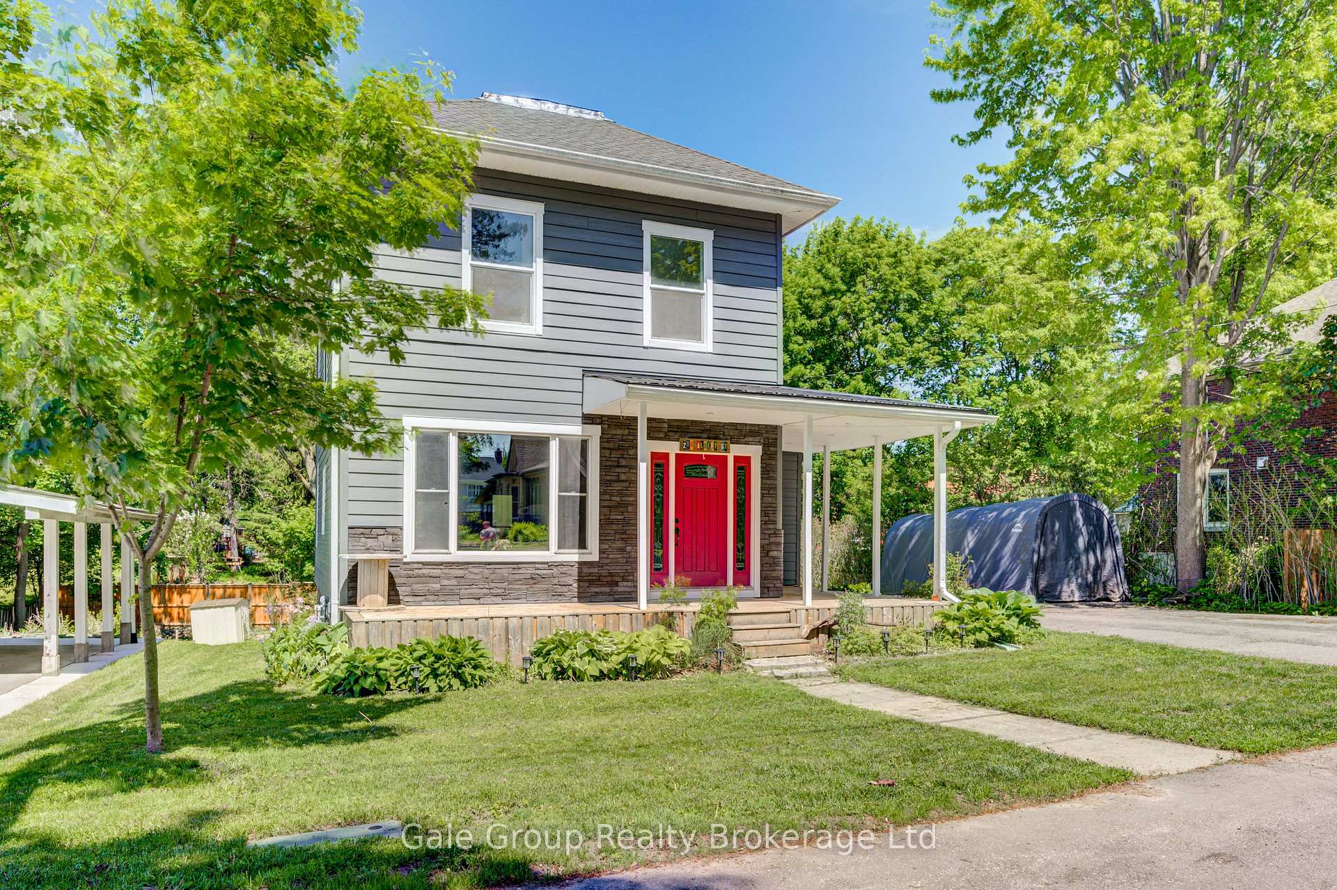 Front of 213 Albert Street
