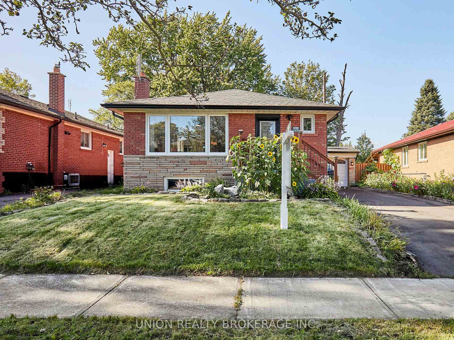 Photo 1 of 40 Rochman Boulevard, Scarborough, Woburn — HOMEH