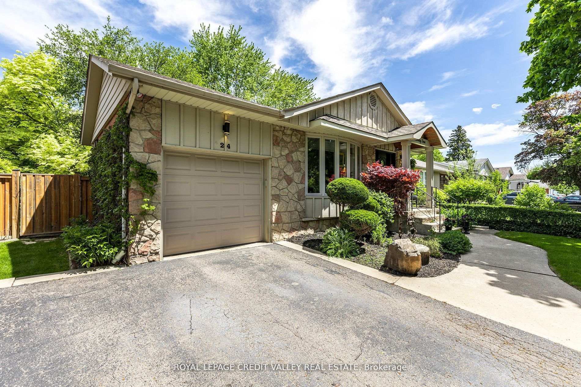 Photo 2 of 24 Ladore Drive, Brampton, Brampton East — HOMEH