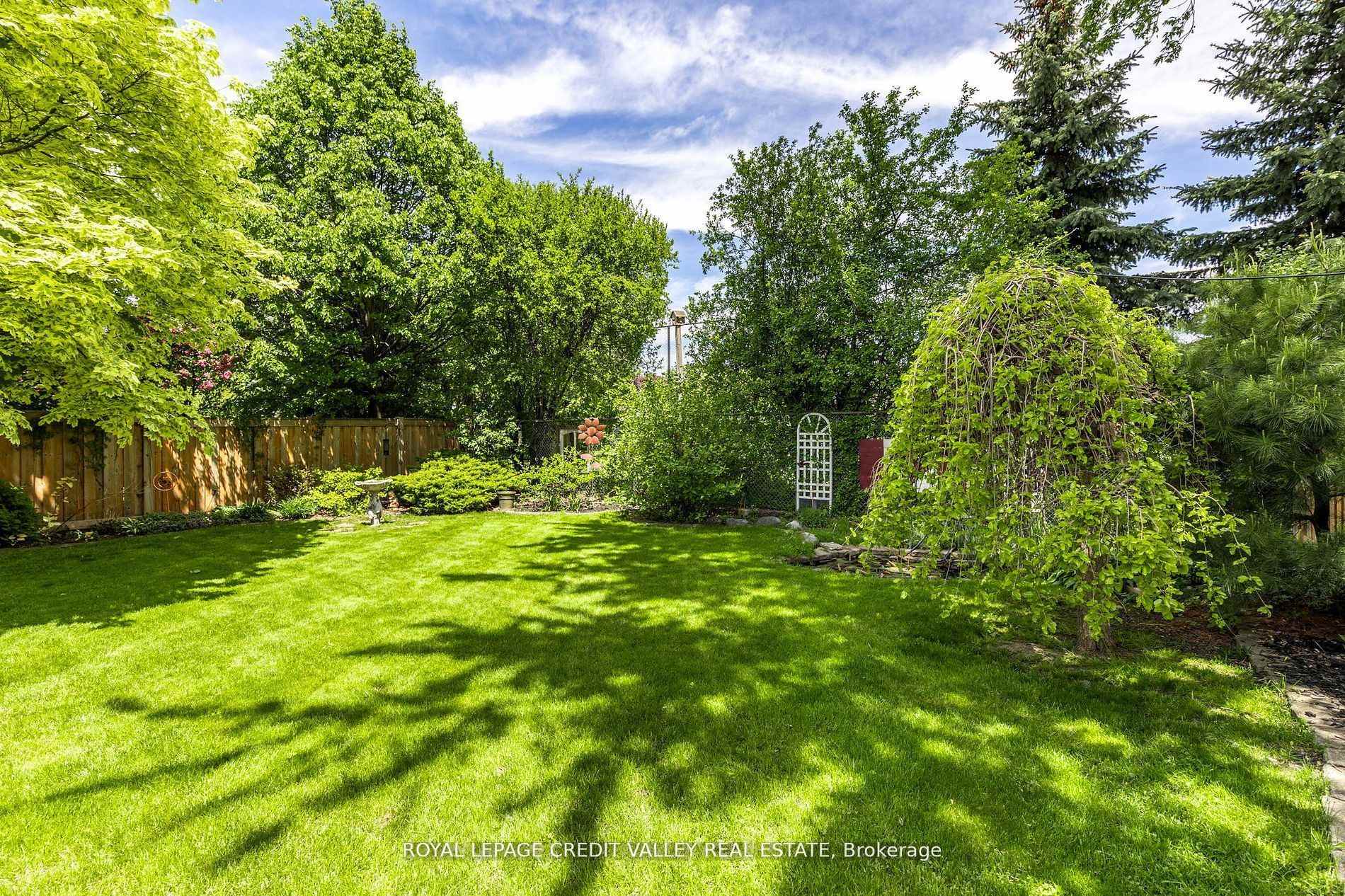 Photo 33 of 24 Ladore Drive, Brampton, Brampton East — HOMEH