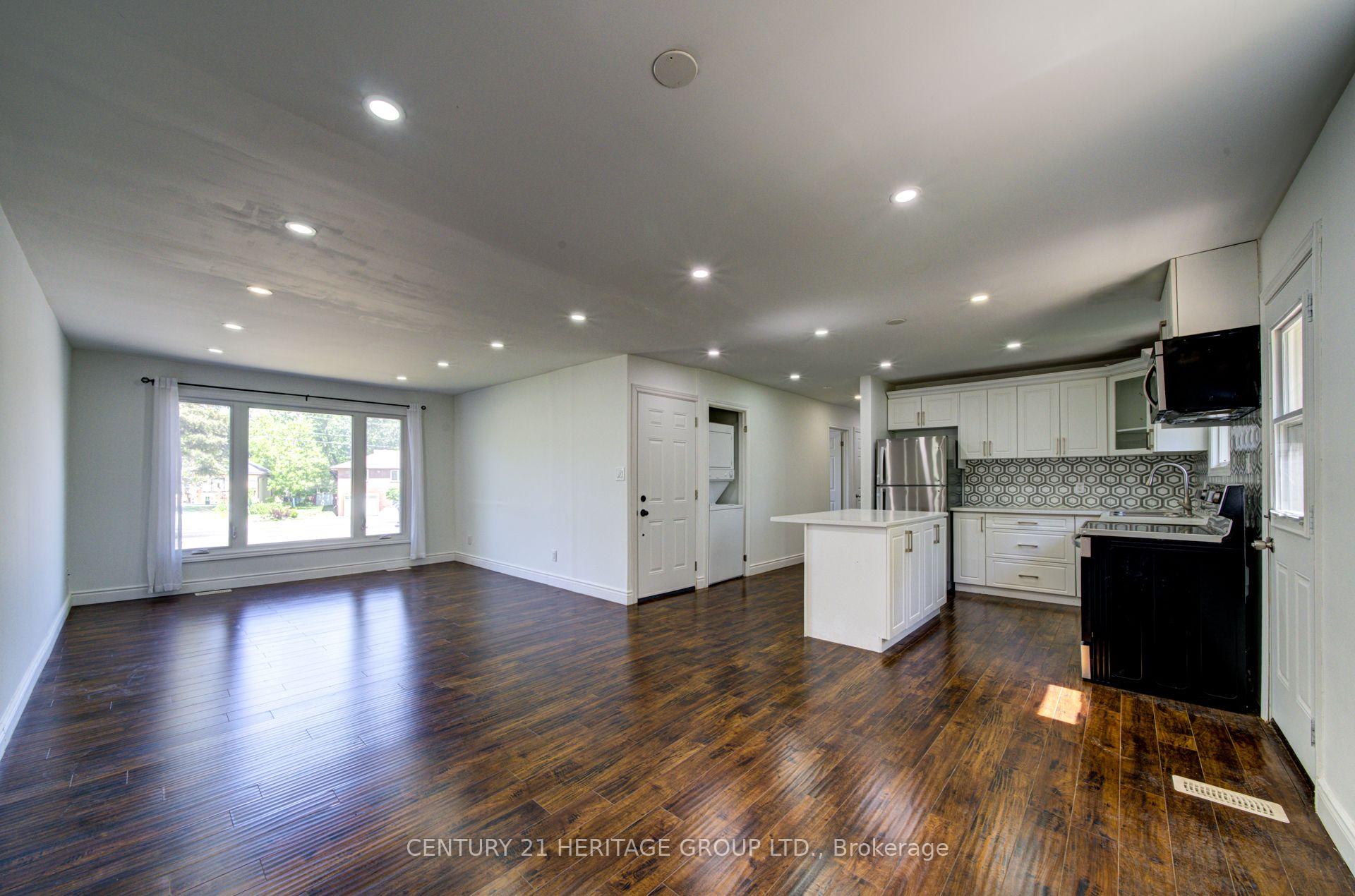 Photo 2 of 200 Ferndale Drive N, Barrie, Edgehill Drive — HOMEH