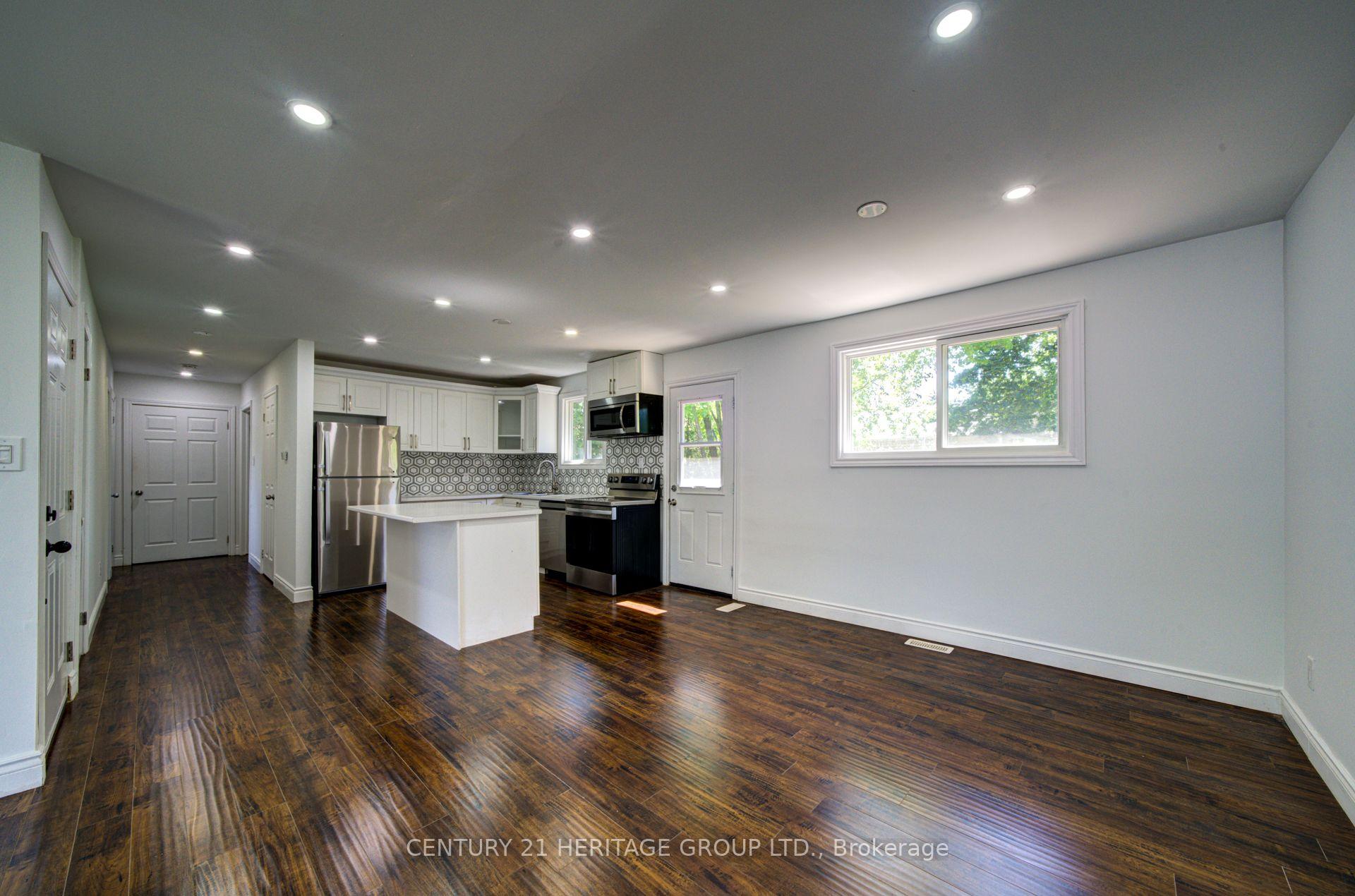 Photo 3 of 200 Ferndale Drive N, Barrie, Edgehill Drive — HOMEH