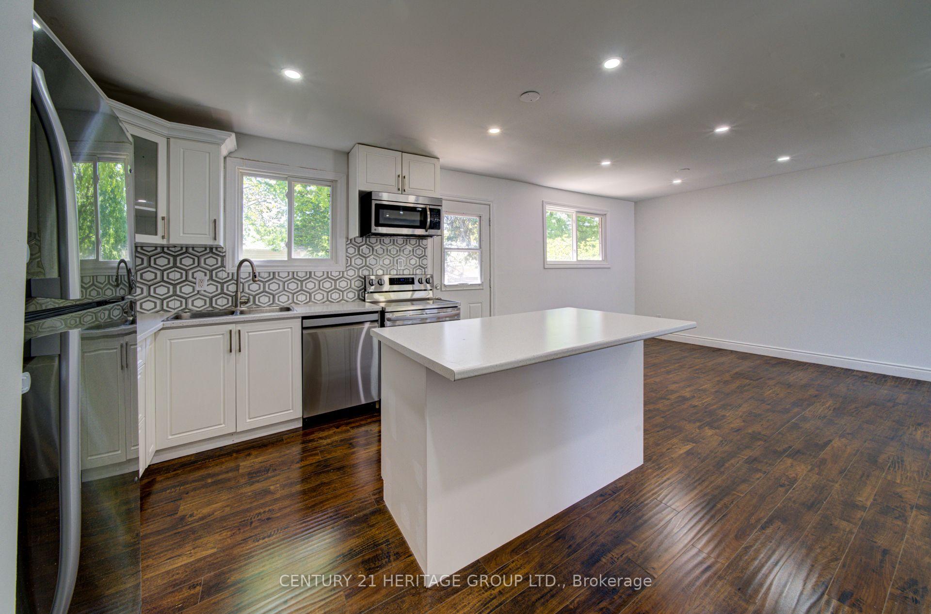 Photo 5 of 200 Ferndale Drive N, Barrie, Edgehill Drive — HOMEH