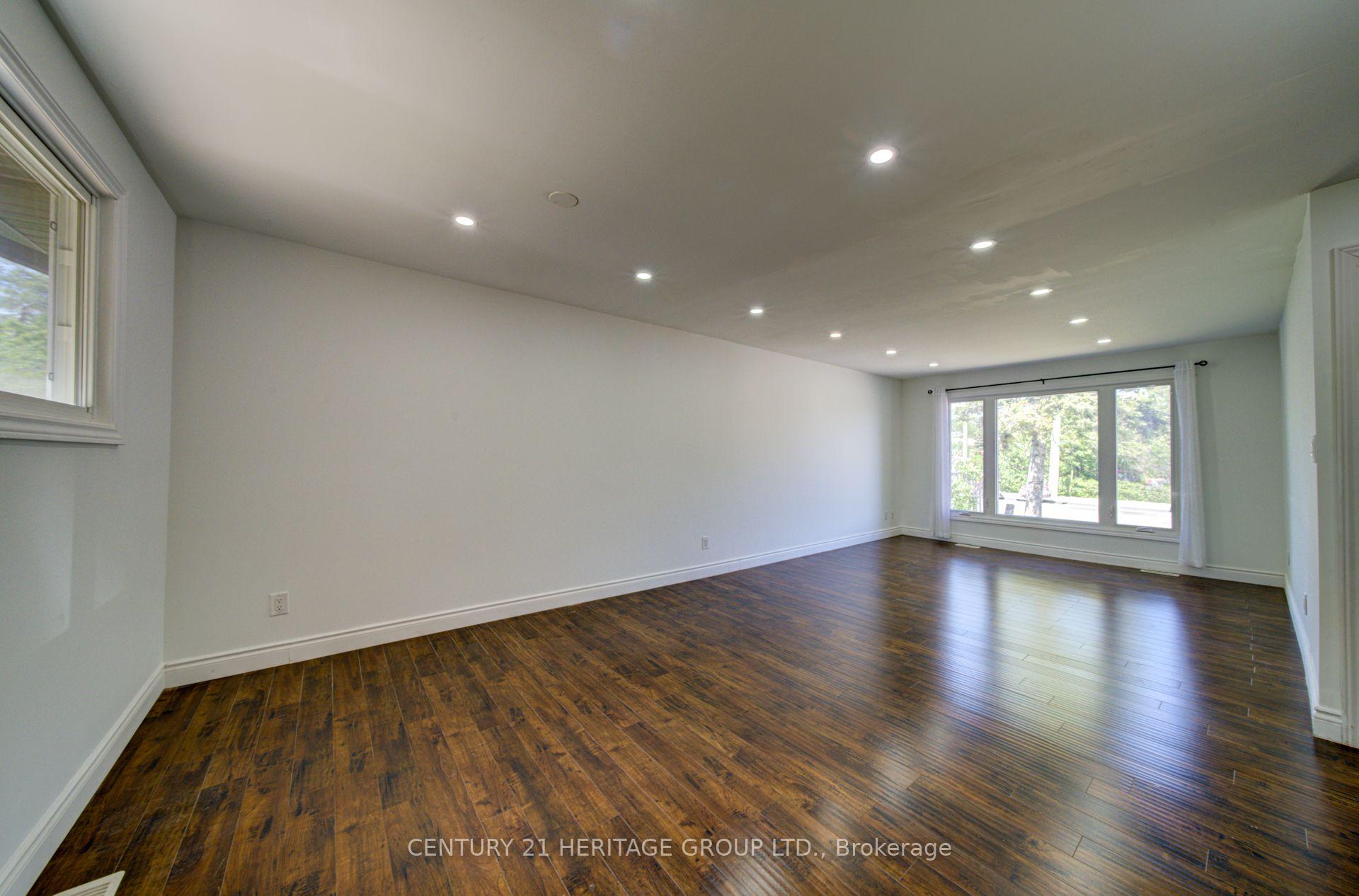 Photo 7 of 200 Ferndale Drive N, Barrie, Edgehill Drive — HOMEH