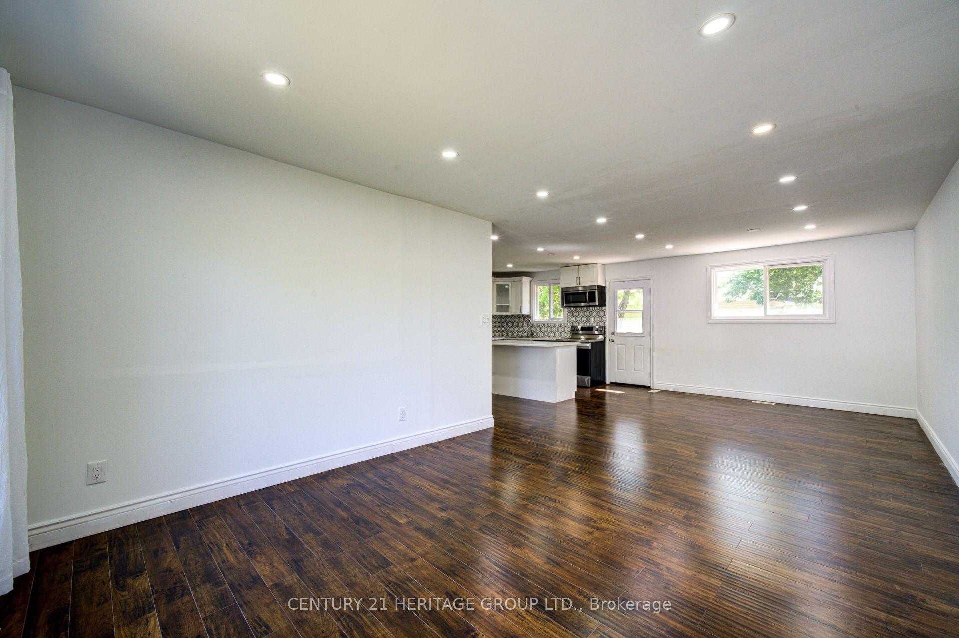 Photo 8 of 200 Ferndale Drive N, Barrie, Edgehill Drive — HOMEH