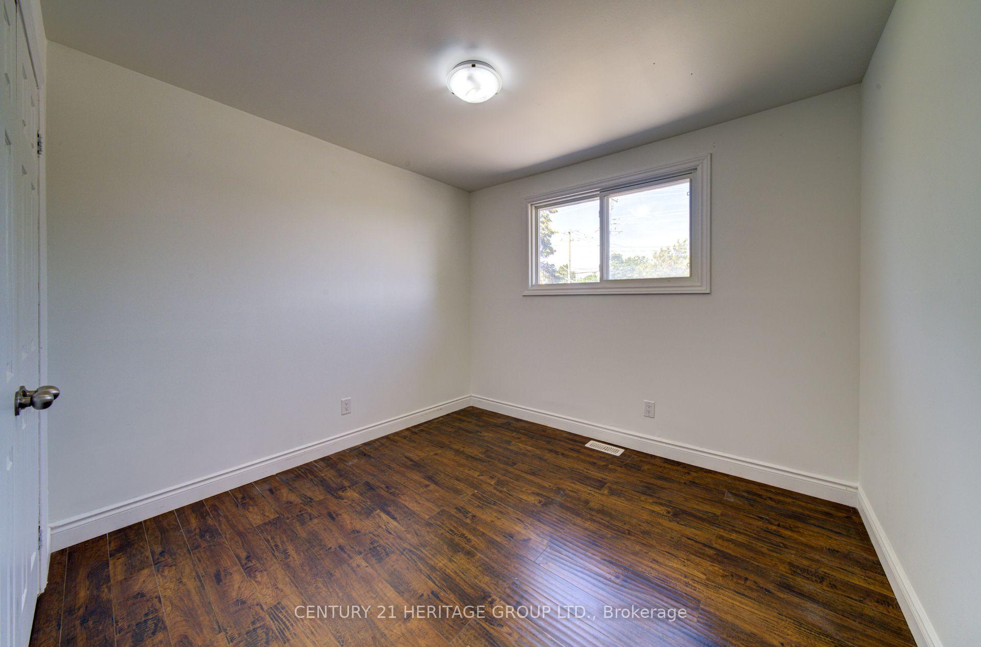 Photo 9 of 200 Ferndale Drive N, Barrie, Edgehill Drive — HOMEH