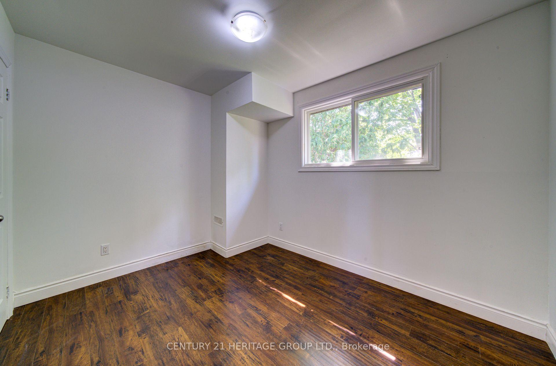 Photo 10 of 200 Ferndale Drive N, Barrie, Edgehill Drive — HOMEH
