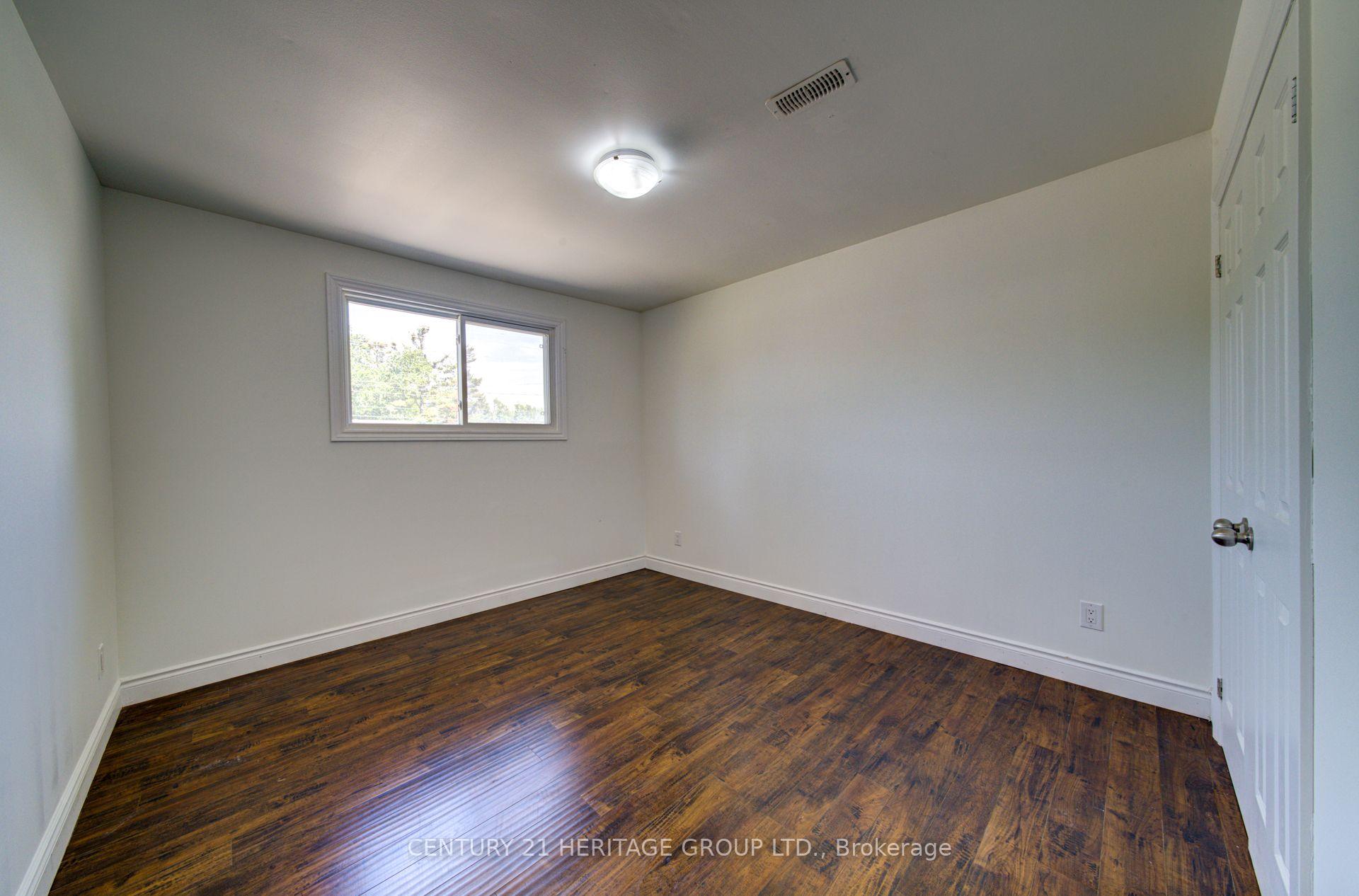 Photo 11 of 200 Ferndale Drive N, Barrie, Edgehill Drive — HOMEH