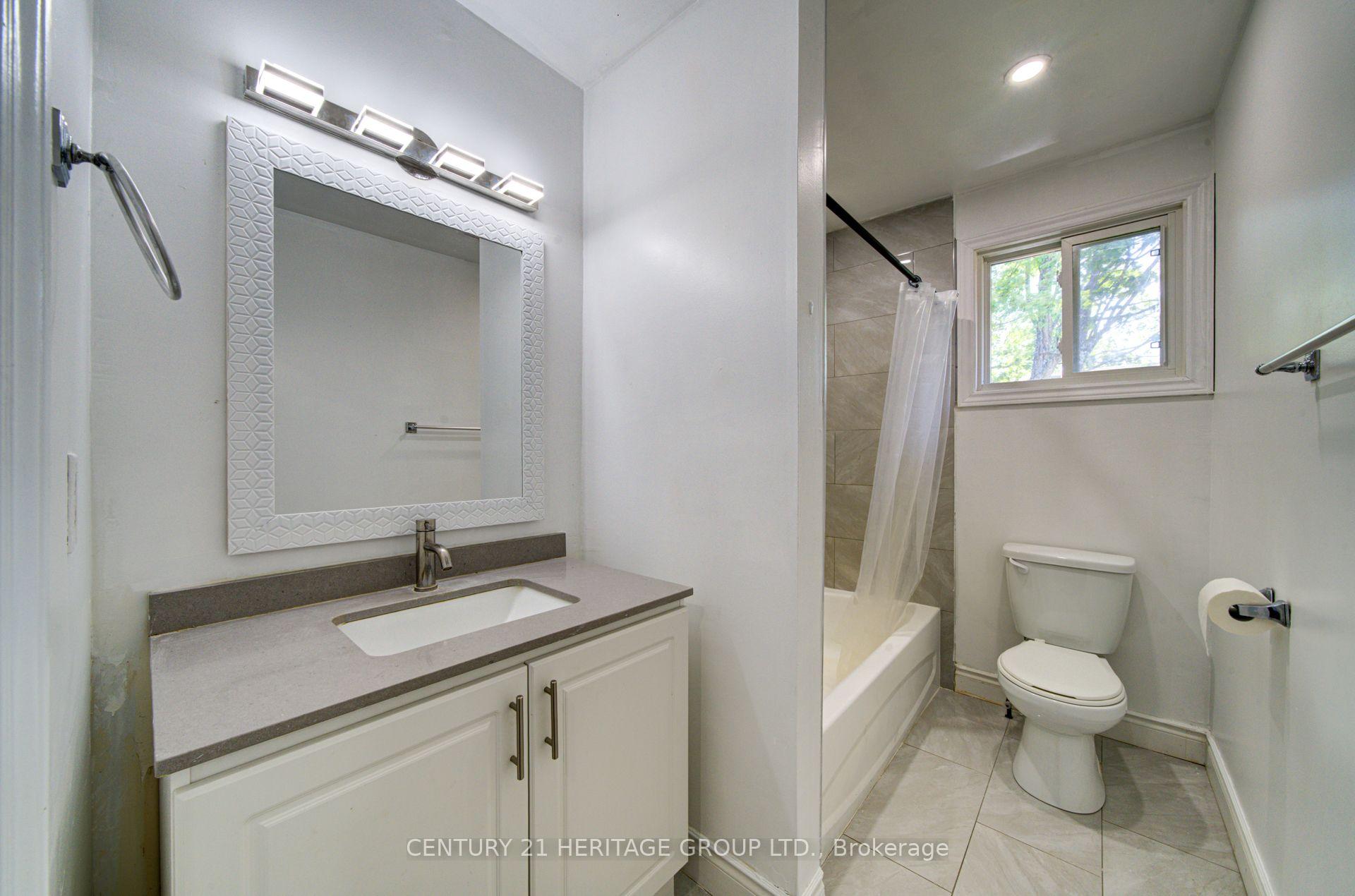 Photo 12 of 200 Ferndale Drive N, Barrie, Edgehill Drive — HOMEH