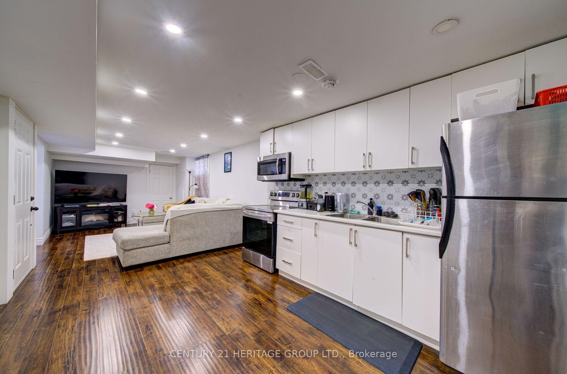 Photo 13 of 200 Ferndale Drive N, Barrie, Edgehill Drive — HOMEH