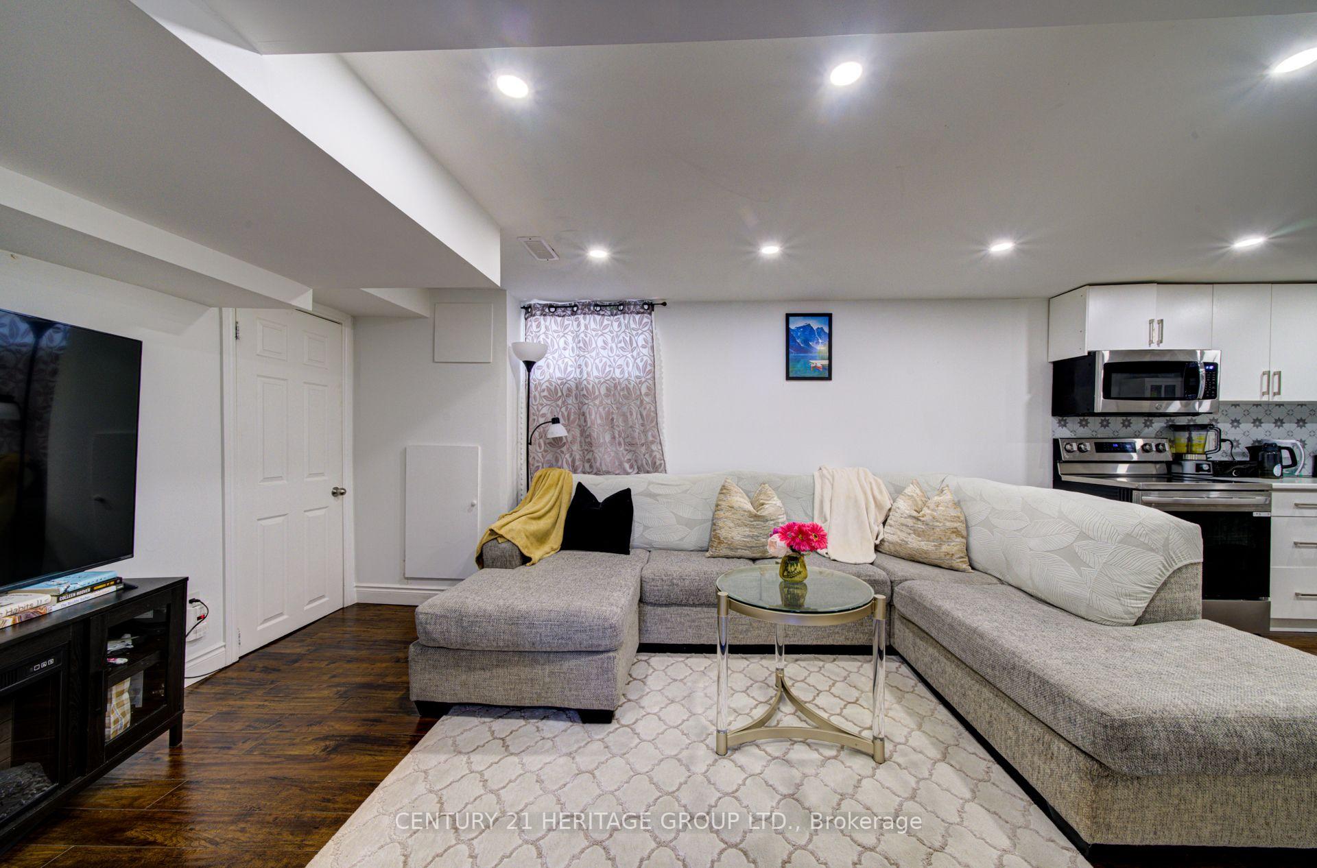 Photo 14 of 200 Ferndale Drive N, Barrie, Edgehill Drive — HOMEH