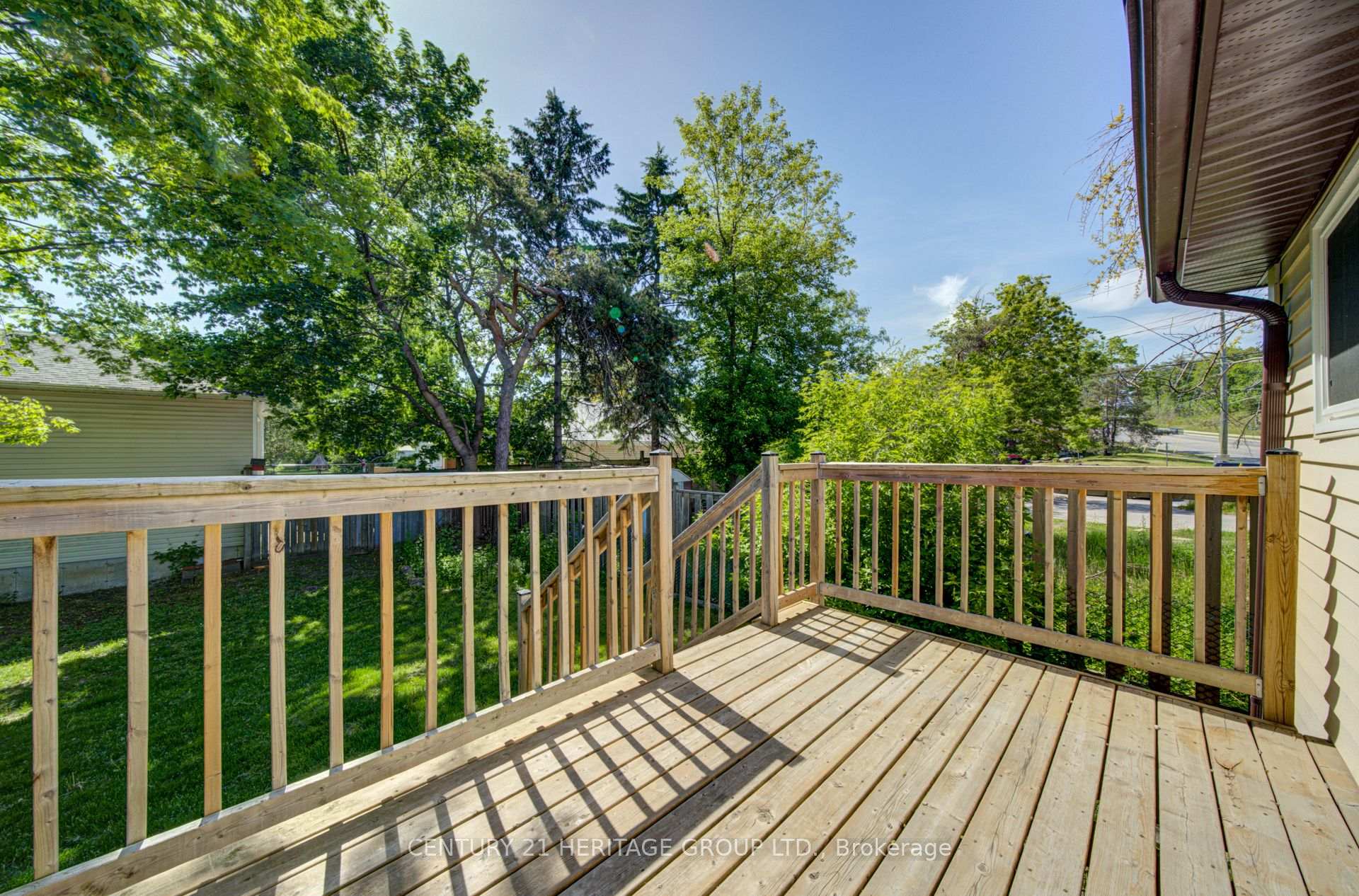 Photo 18 of 200 Ferndale Drive N, Barrie, Edgehill Drive — HOMEH