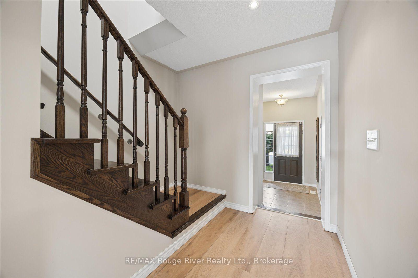 Photo 5 of 85 Lander Crescent, Clarington, Bowmanville — HOMEH