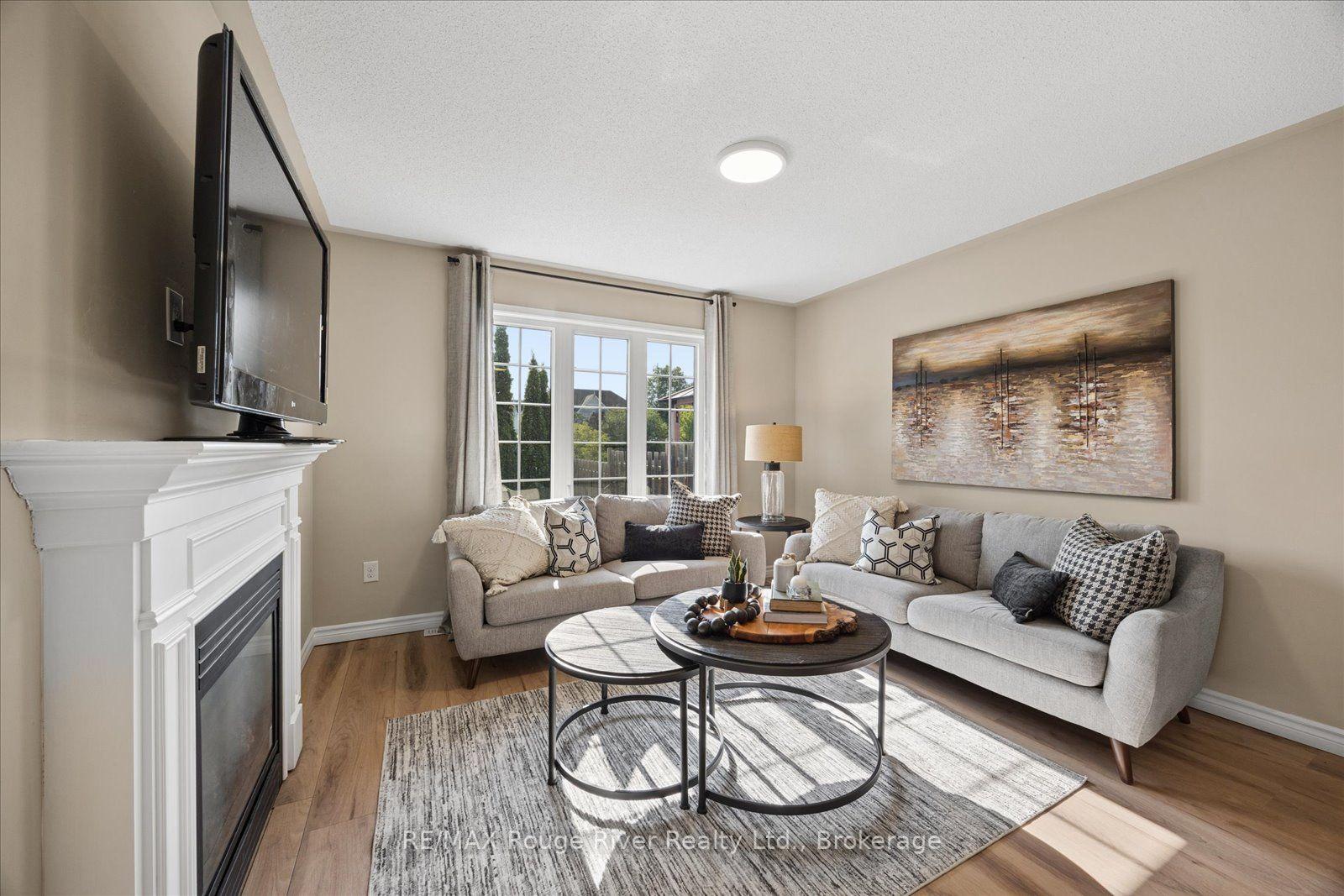 Photo 7 of 85 Lander Crescent, Clarington, Bowmanville — HOMEH
