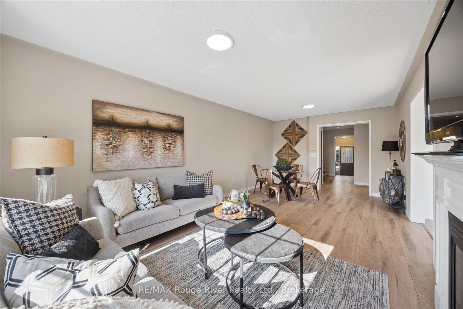 Photo 8 of 85 Lander Crescent, Clarington, Bowmanville — HOMEH