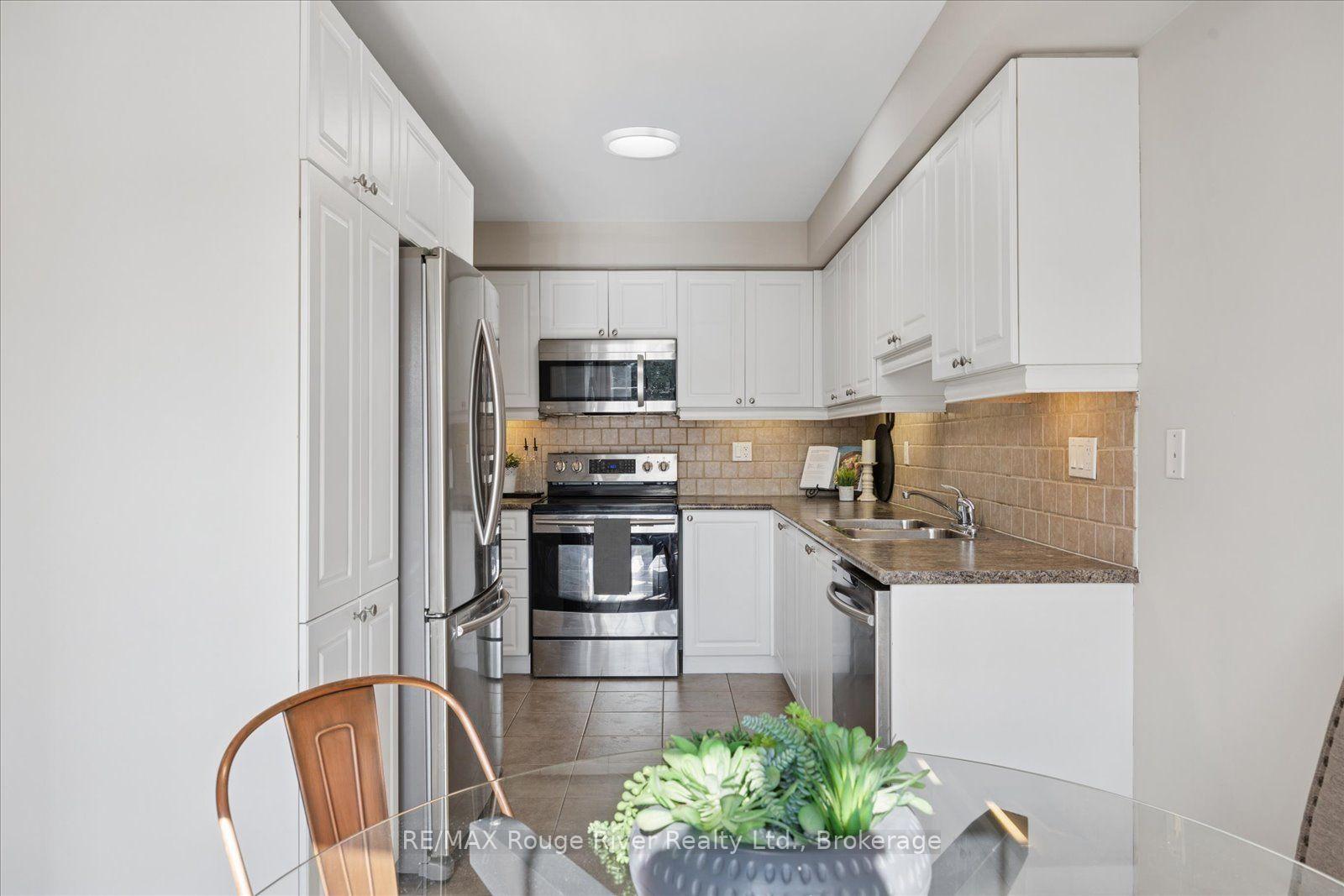 Photo 12 of 85 Lander Crescent, Clarington, Bowmanville — HOMEH