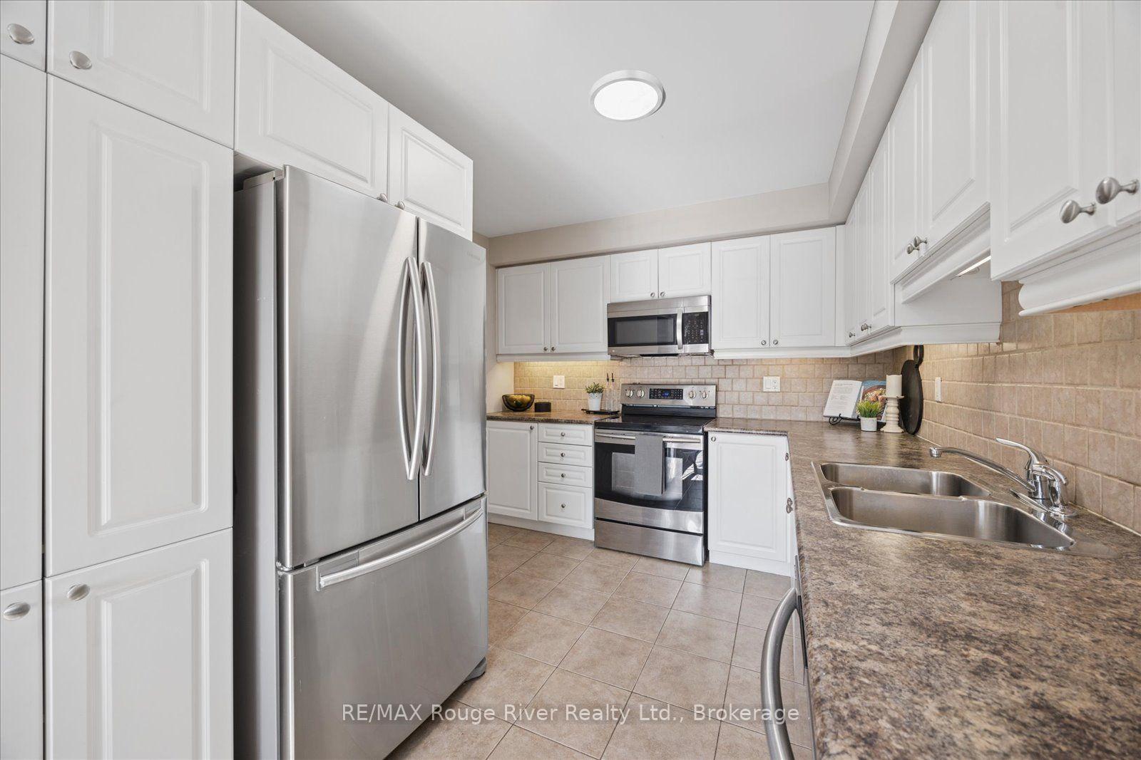 Photo 13 of 85 Lander Crescent, Clarington, Bowmanville — HOMEH