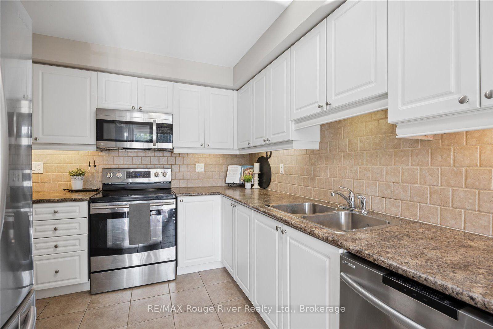 Photo 14 of 85 Lander Crescent, Clarington, Bowmanville — HOMEH