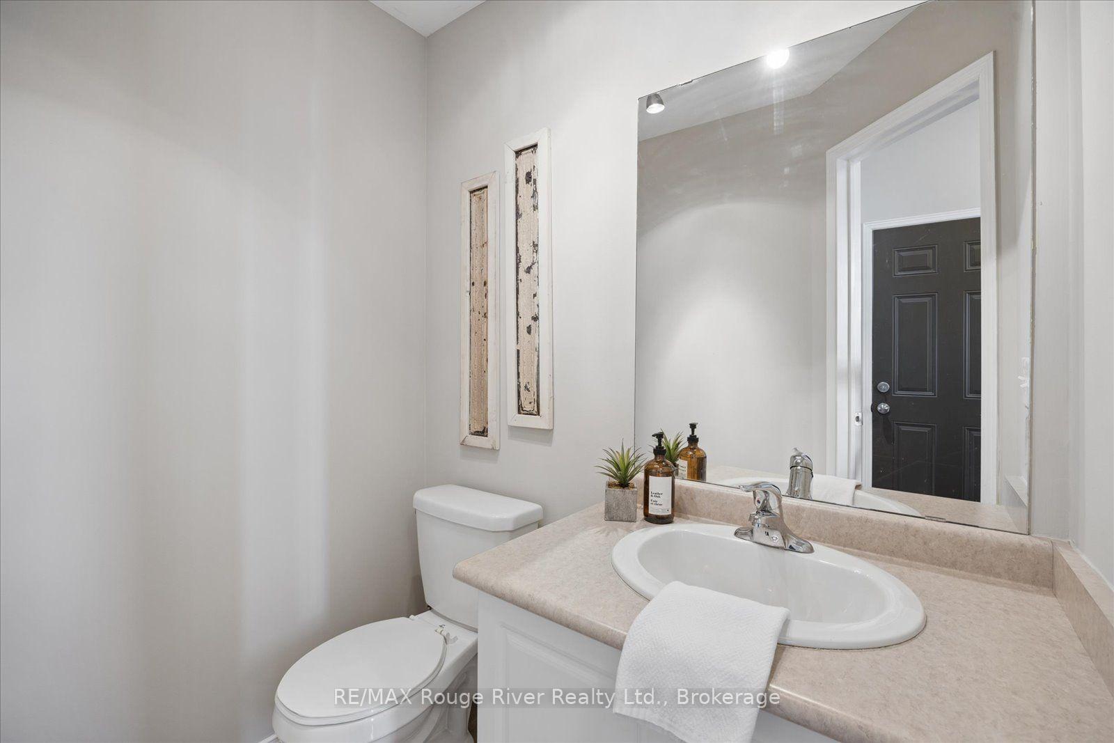 Photo 18 of 85 Lander Crescent, Clarington, Bowmanville — HOMEH