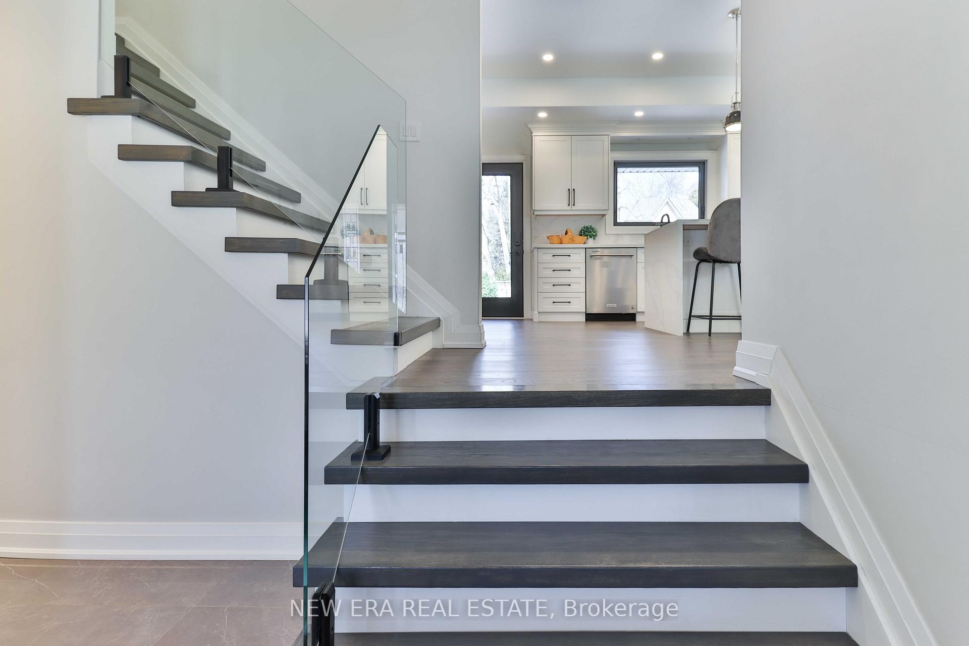 Photo 4 of 1481 Chasehurst Drive, Mississauga, Lorne Park — HOMEH
