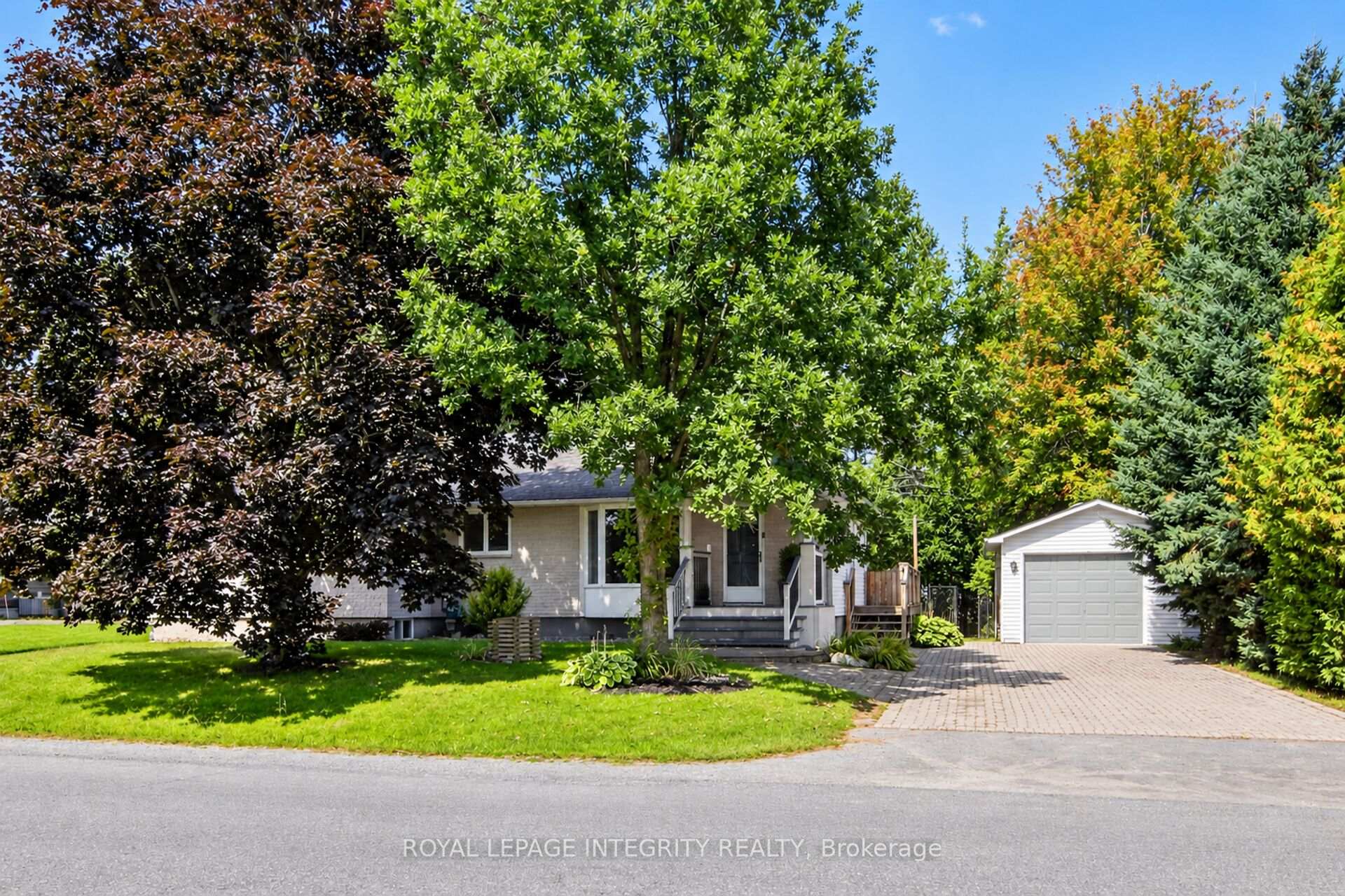 Photo 2 of 978 Meteor Avenue, Ottawa, Navan — HOMEH