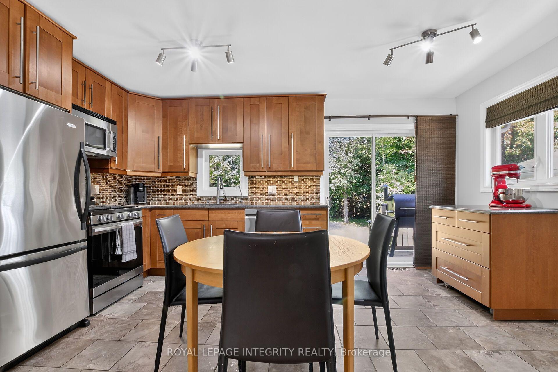 Photo 11 of 978 Meteor Avenue, Ottawa, Navan — HOMEH